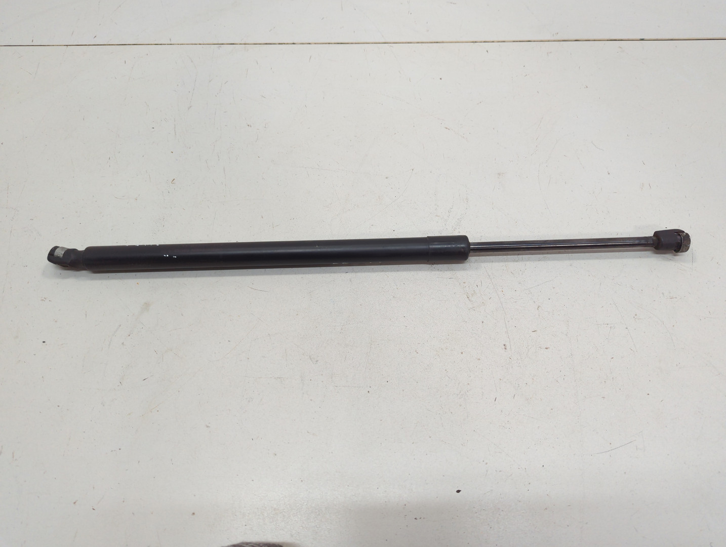 Амортизатор капота