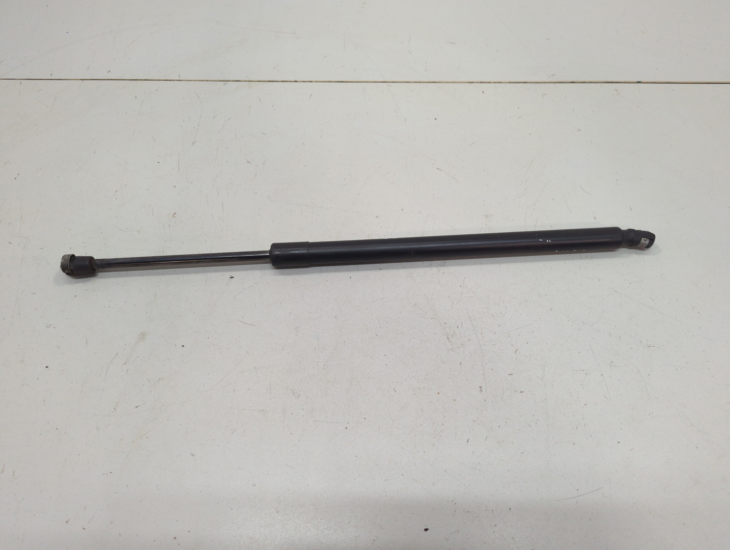 Амортизатор капота