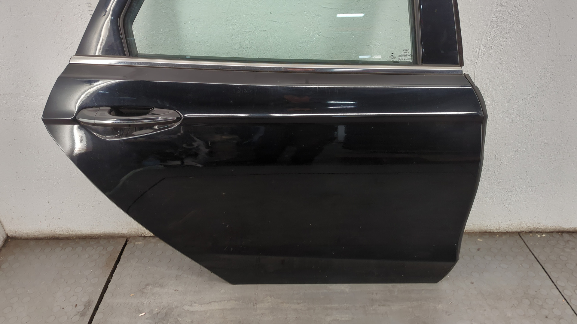 Дверь задняя правая