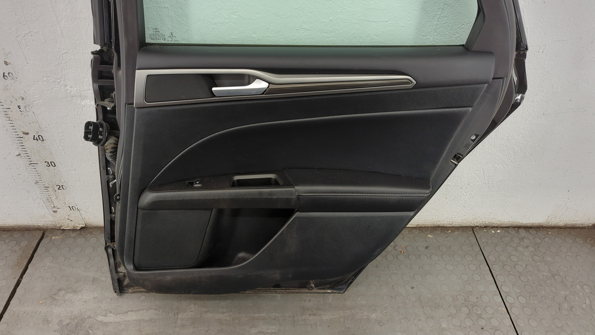 Дверь задняя правая