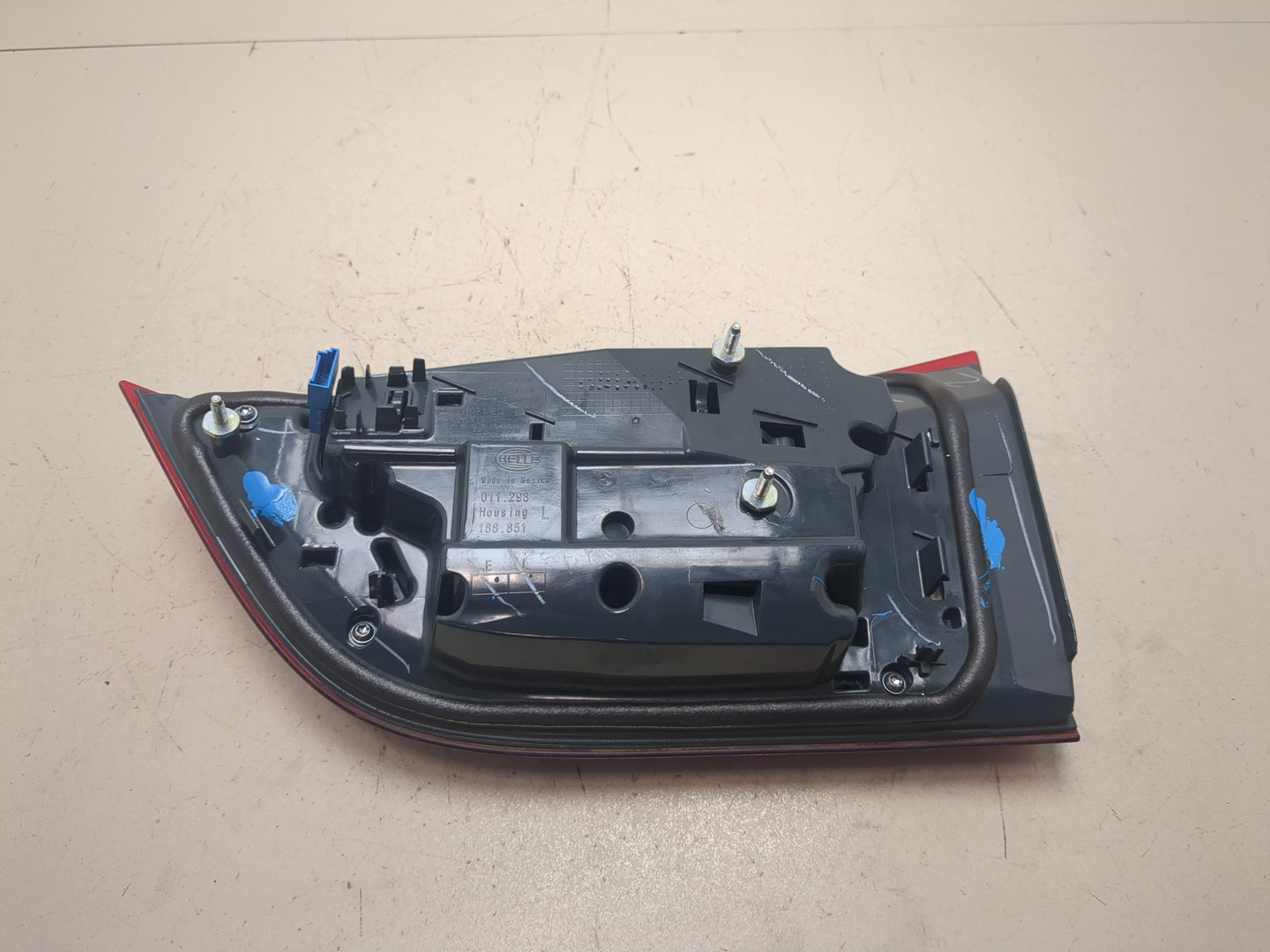 Фонарь задний внутренний левый