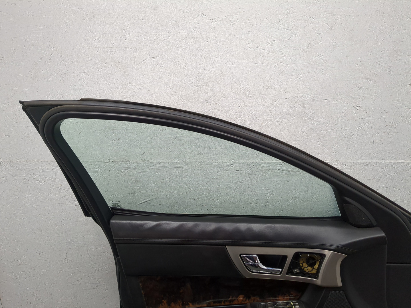 Дверь передняя левая