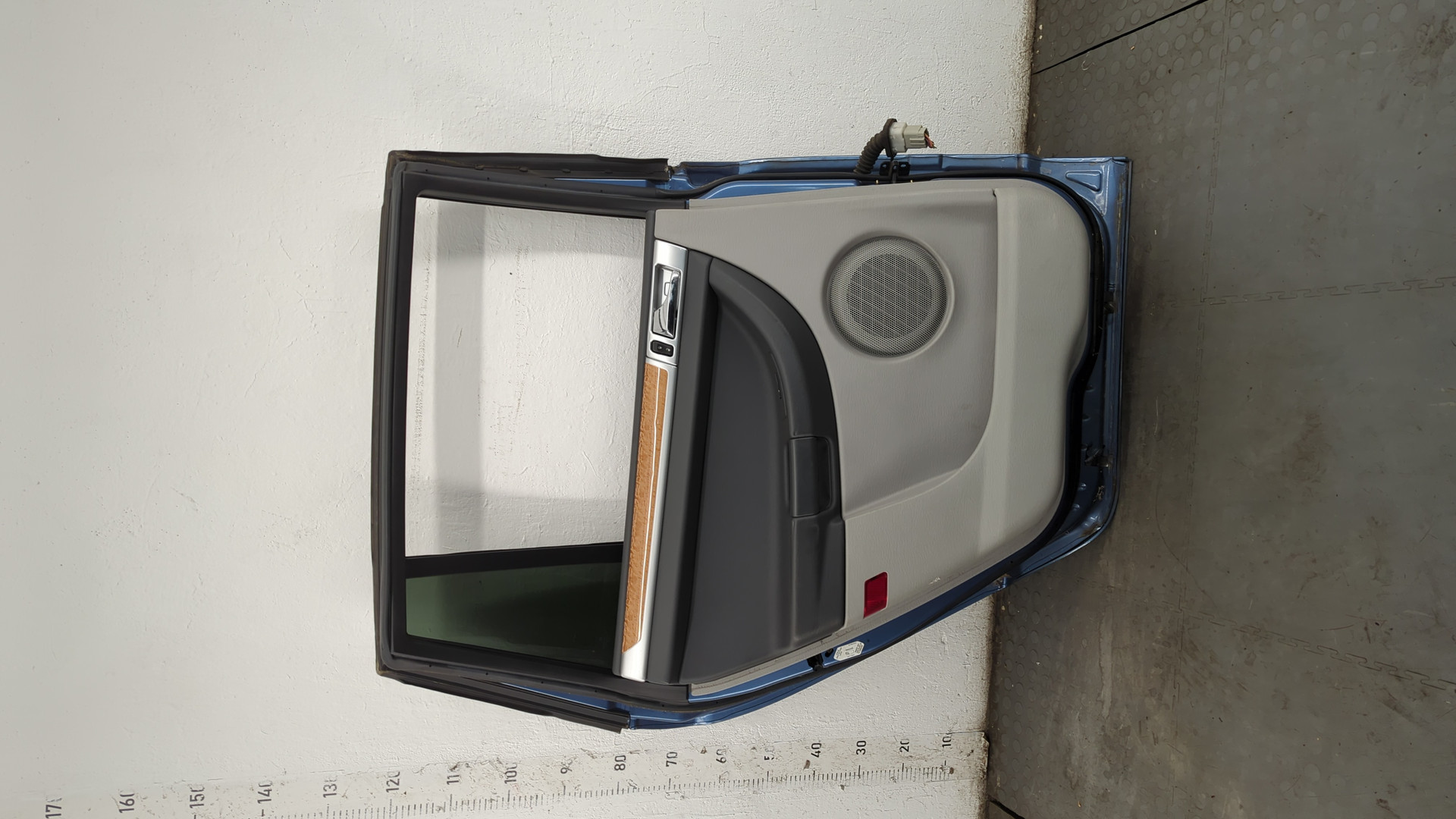 Дверь задняя левая