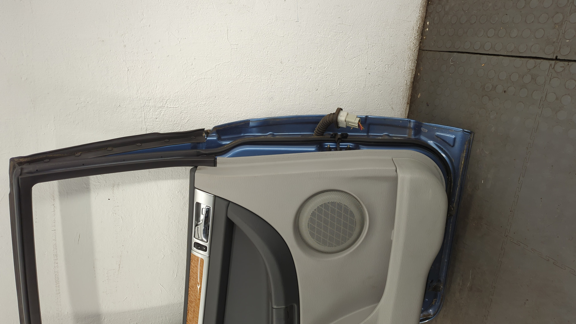 Дверь задняя левая