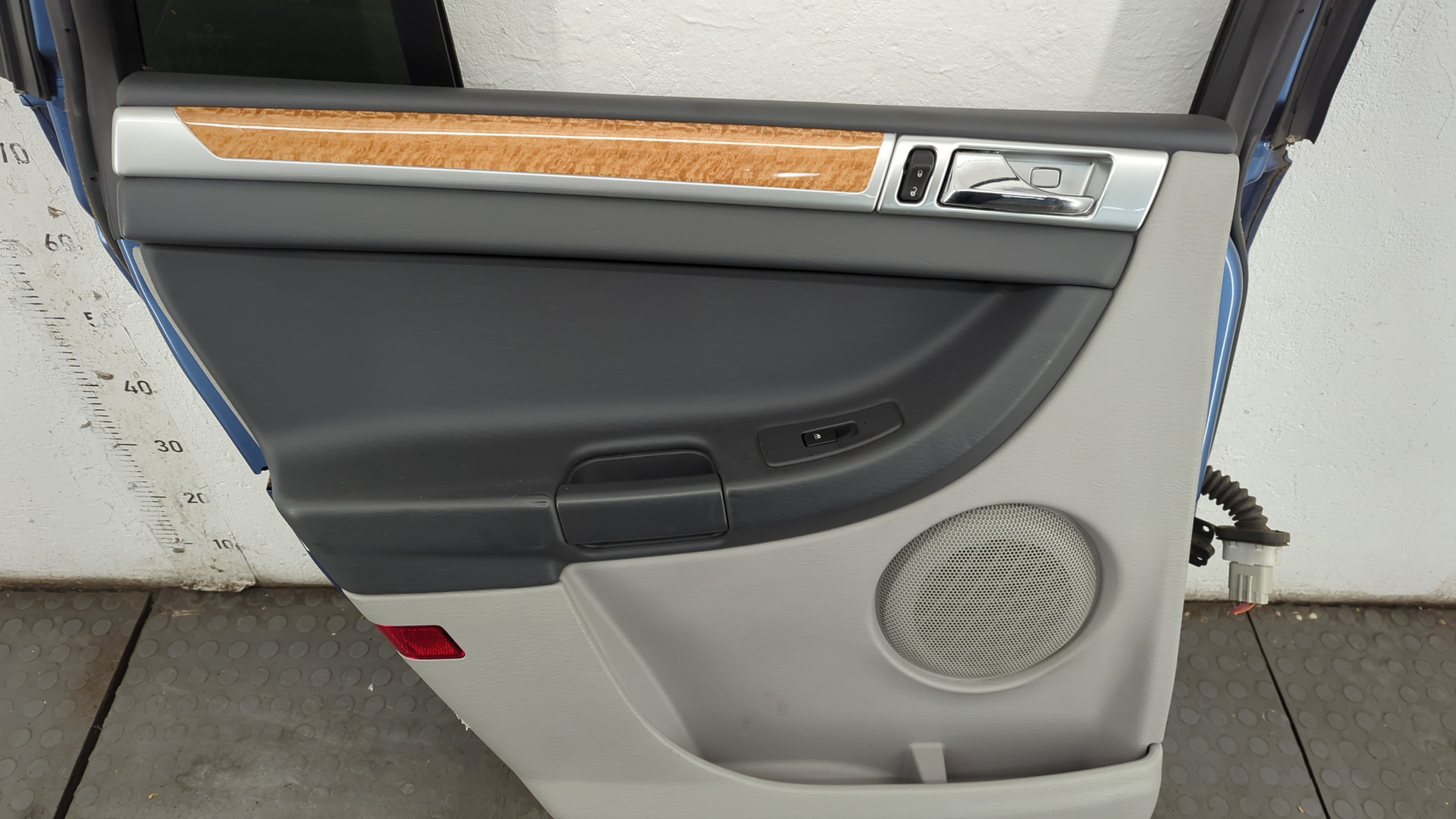 Дверь задняя левая