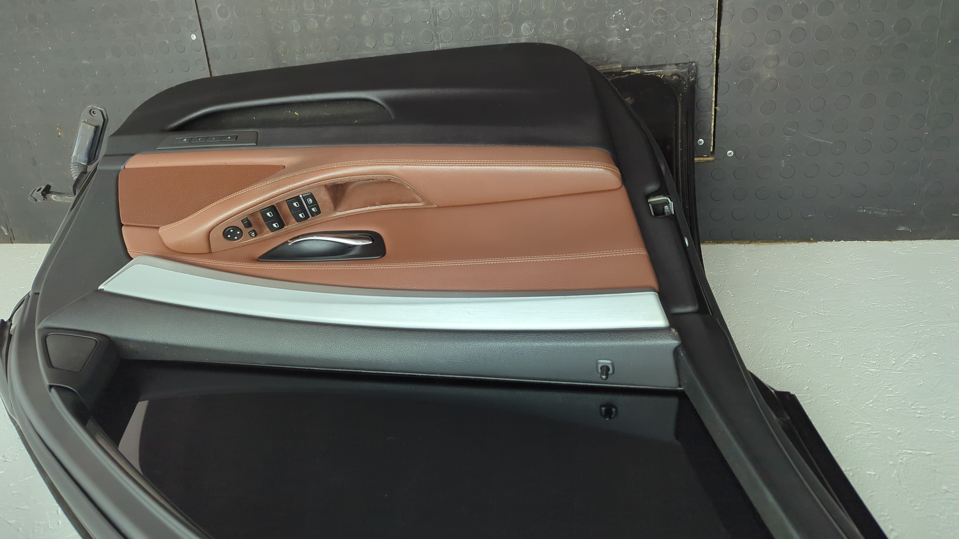 Дверь передняя левая