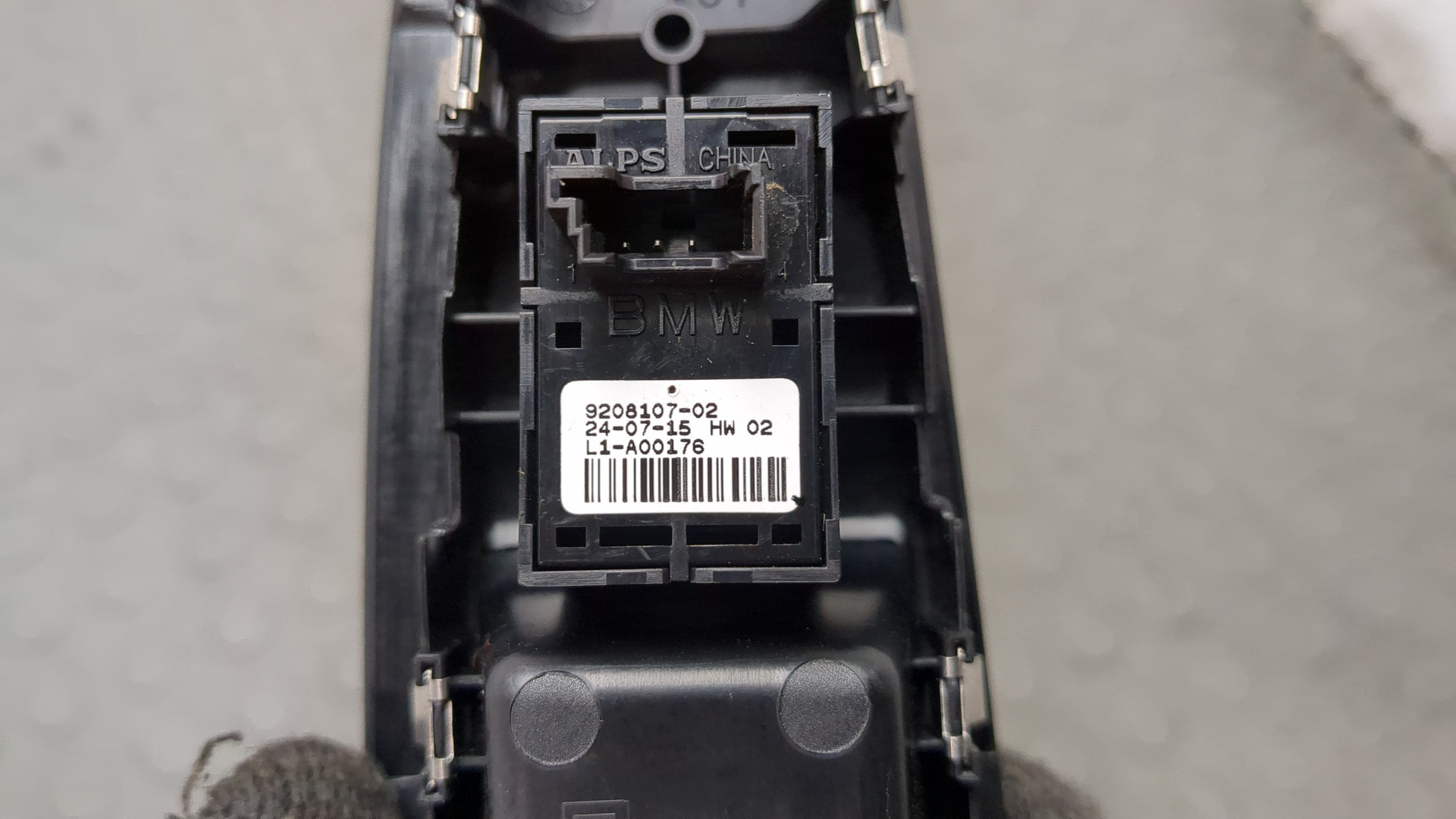 Кнопка стеклоподъемника