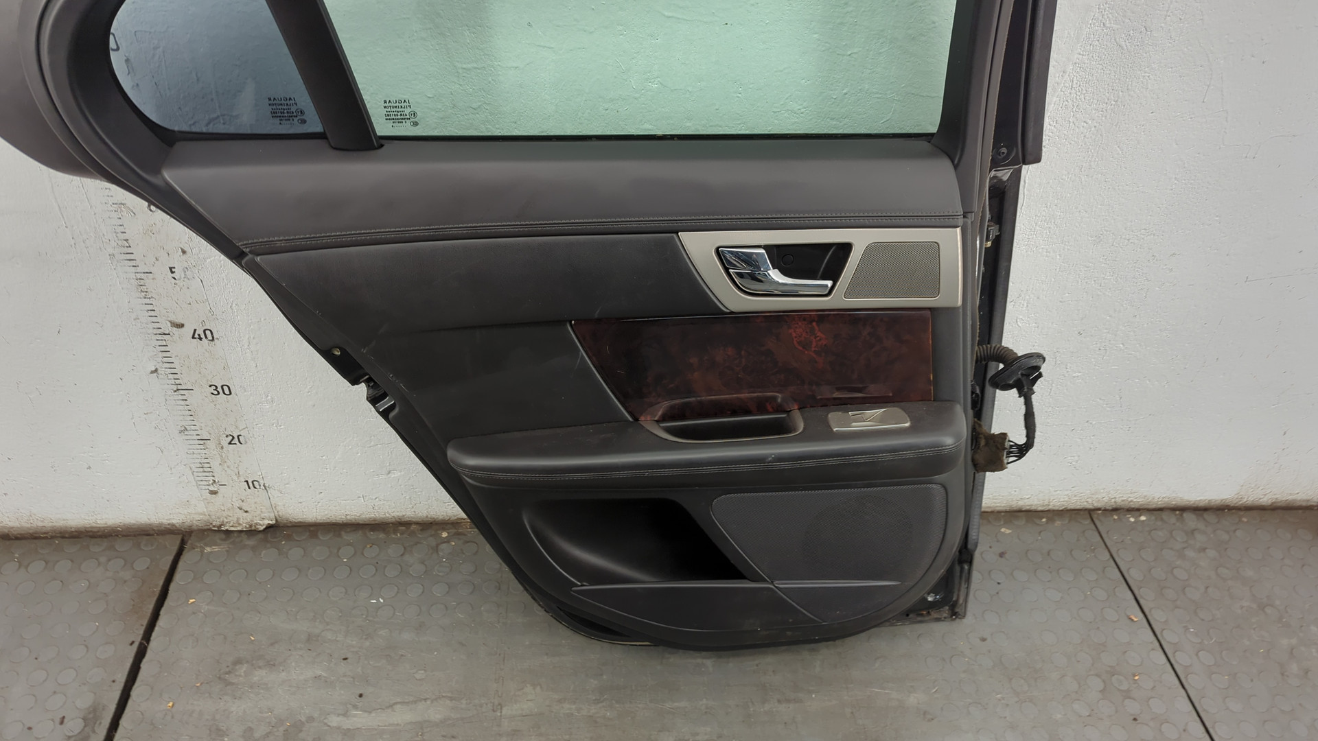 Дверь задняя левая