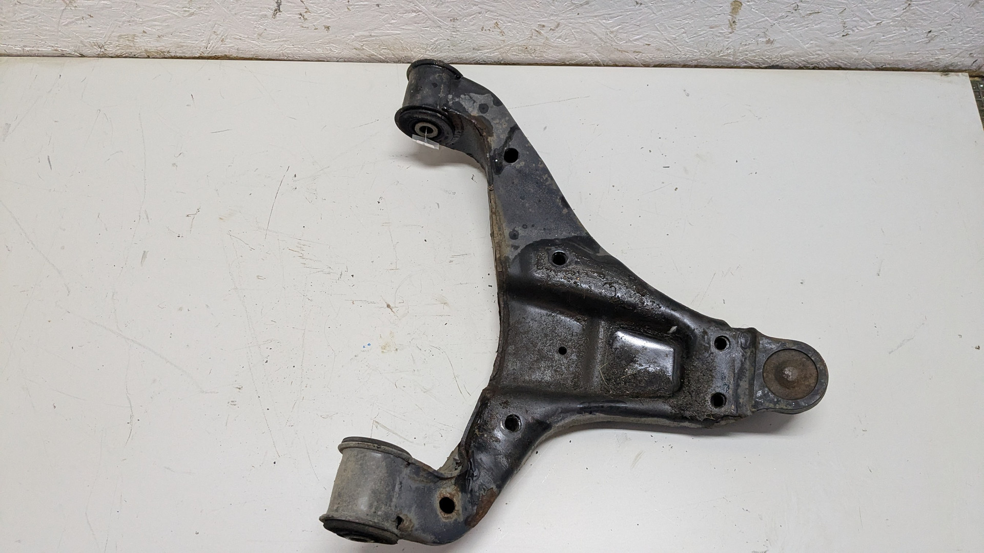 Рычаг передний правый