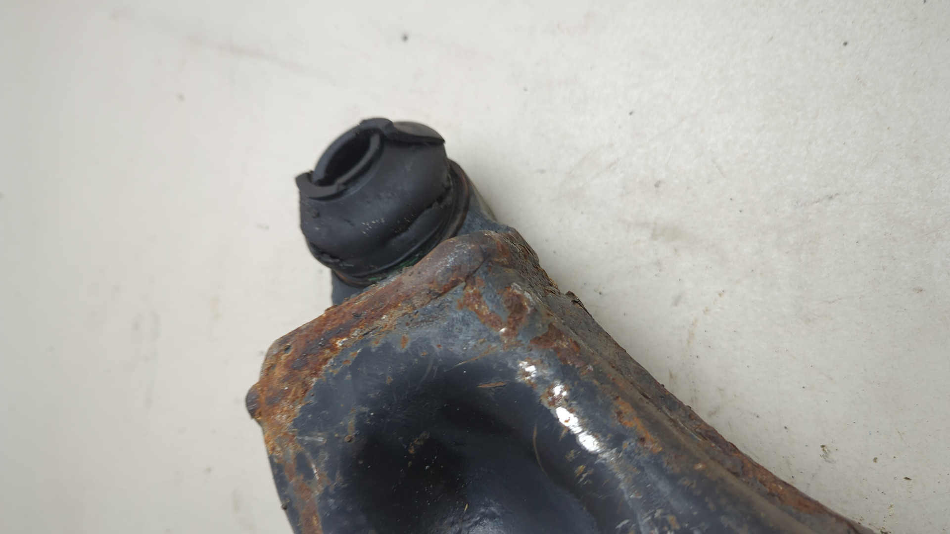 Рычаг передний правый