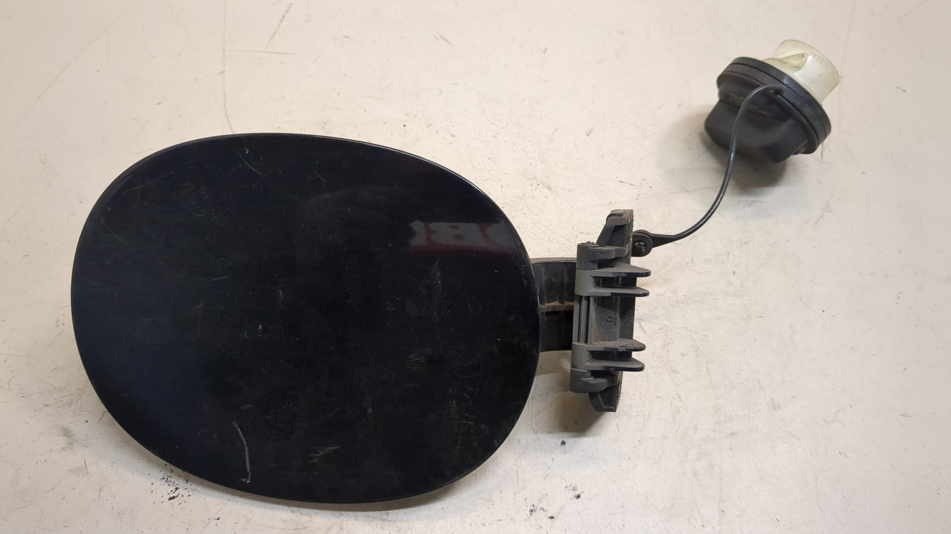 Лючок бензобака