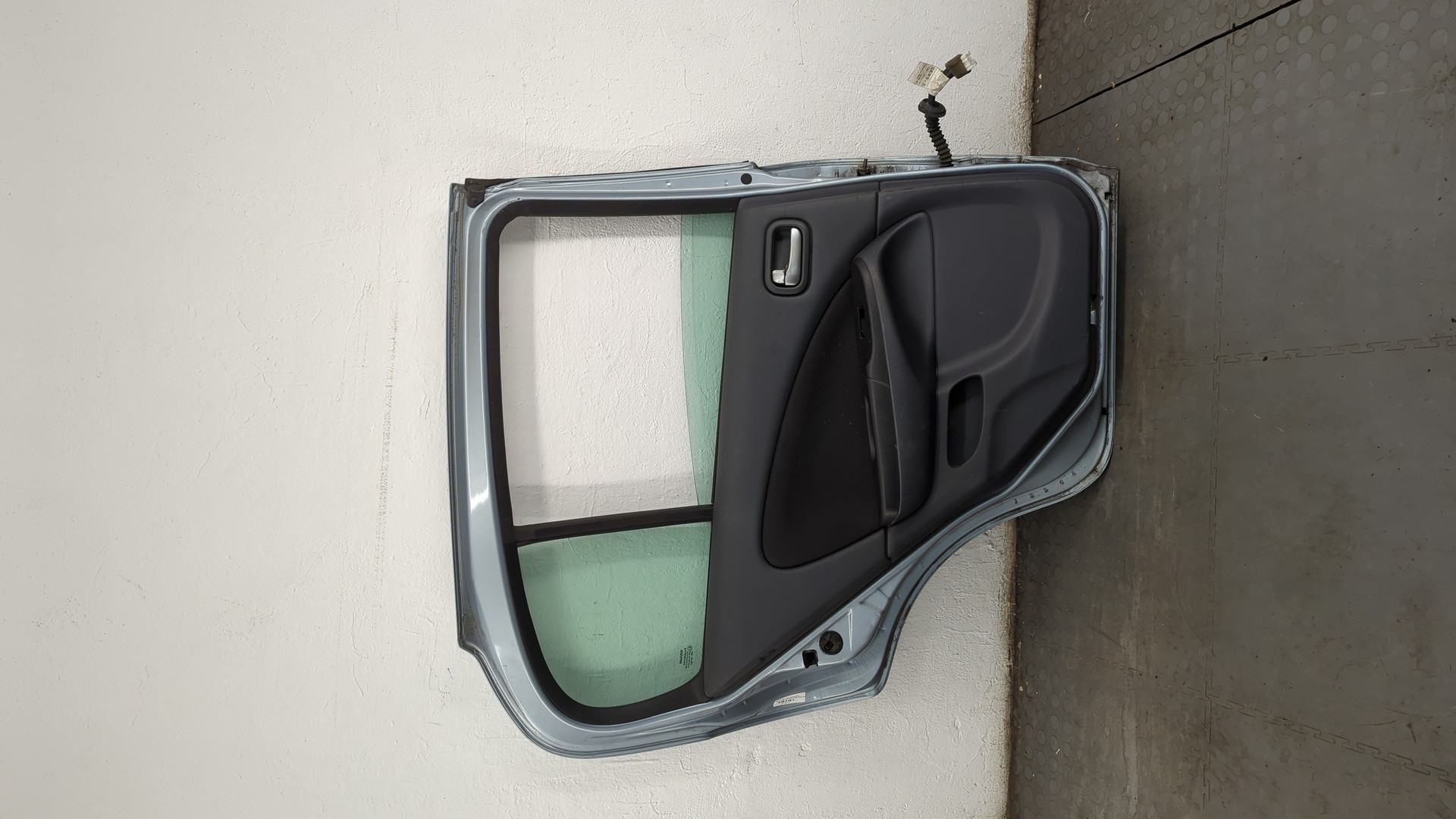 Дверь задняя левая