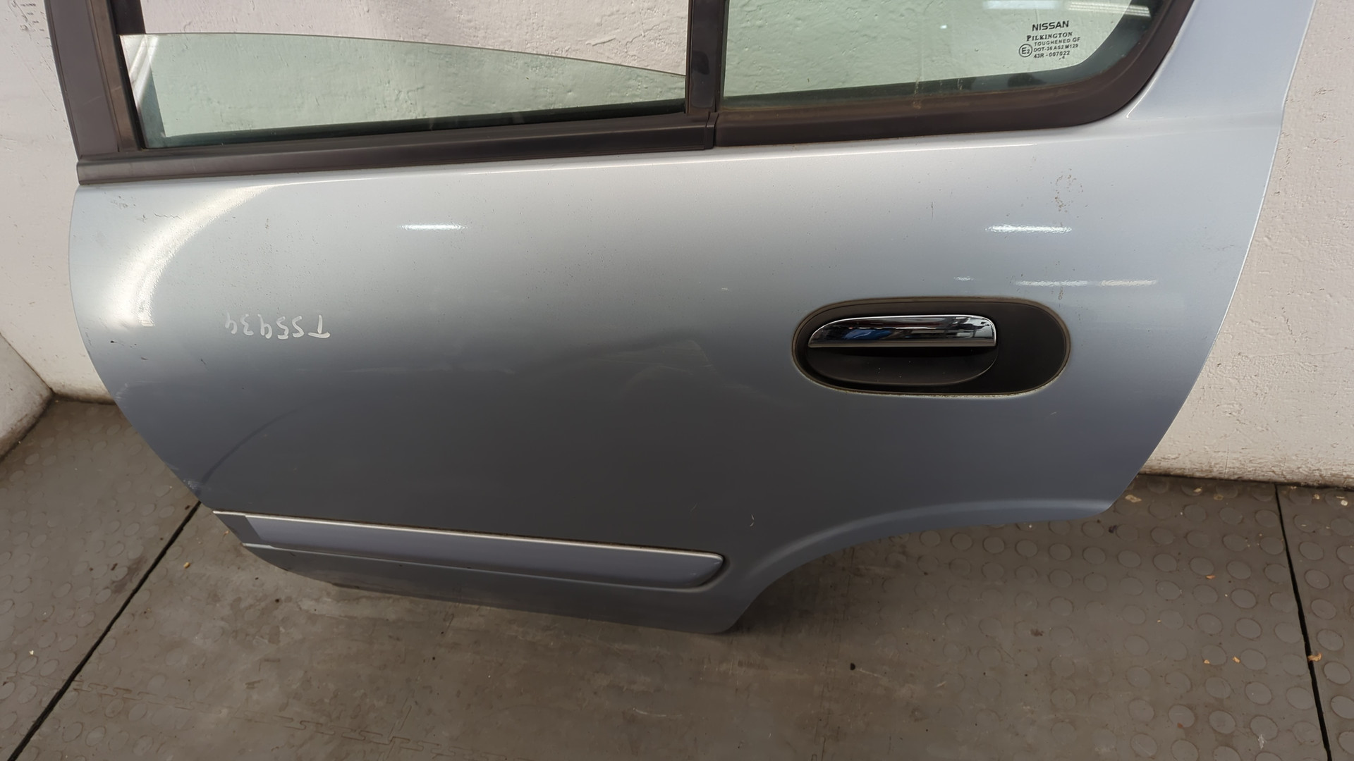 Дверь задняя левая