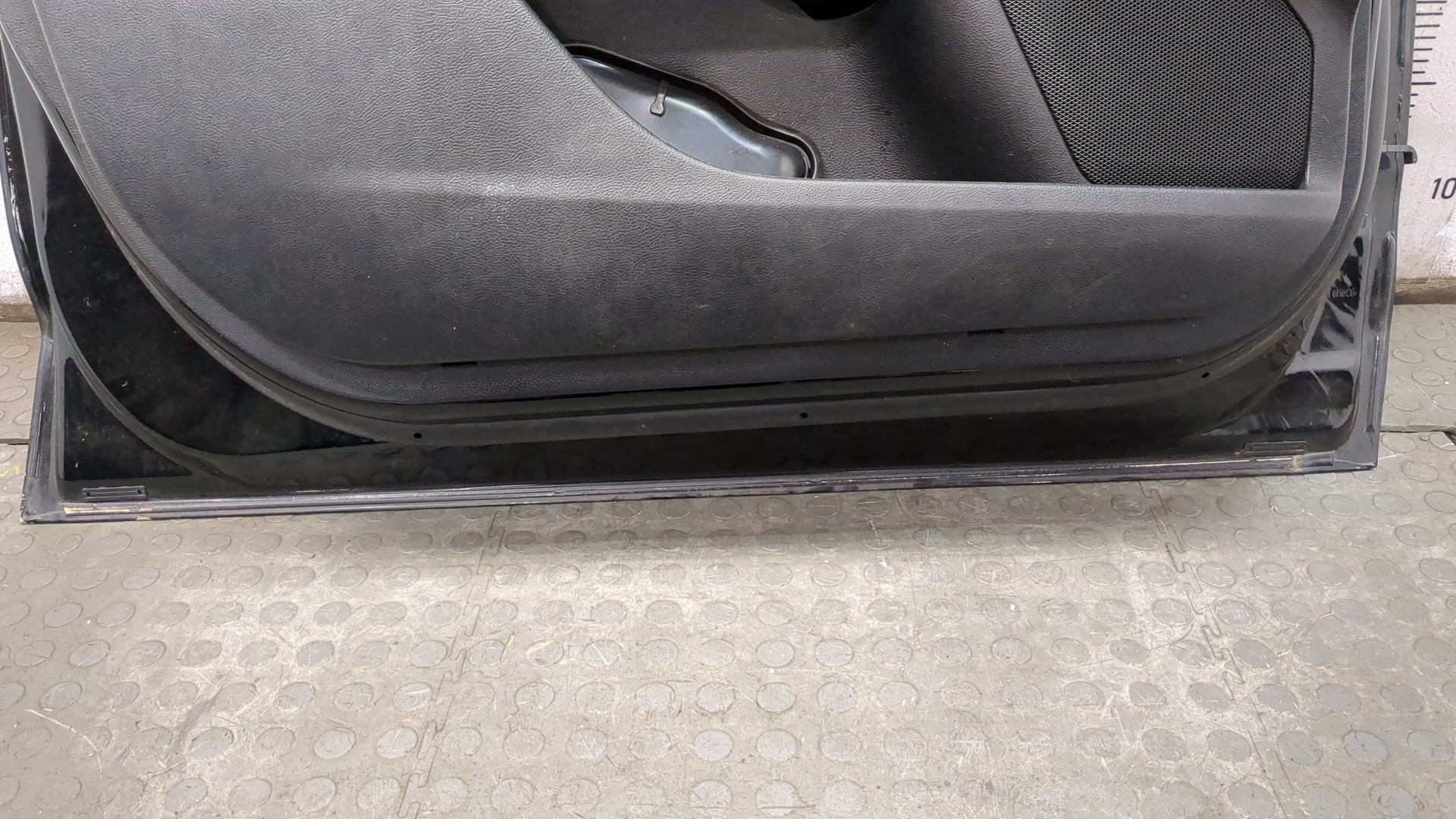 Дверь передняя левая