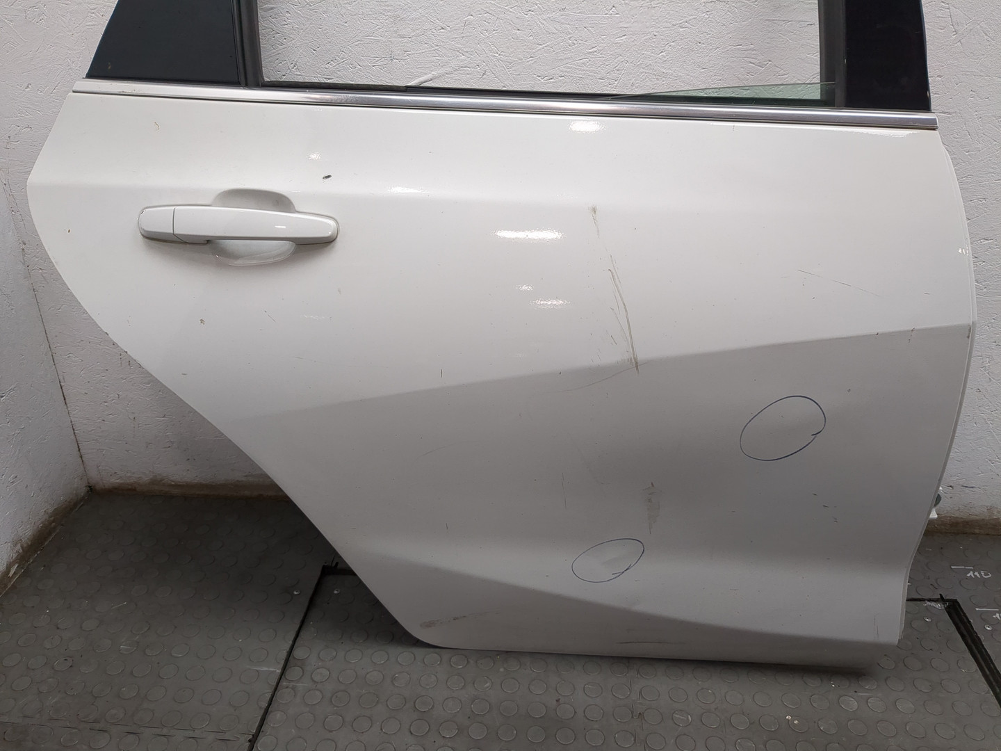 Дверь задняя правая