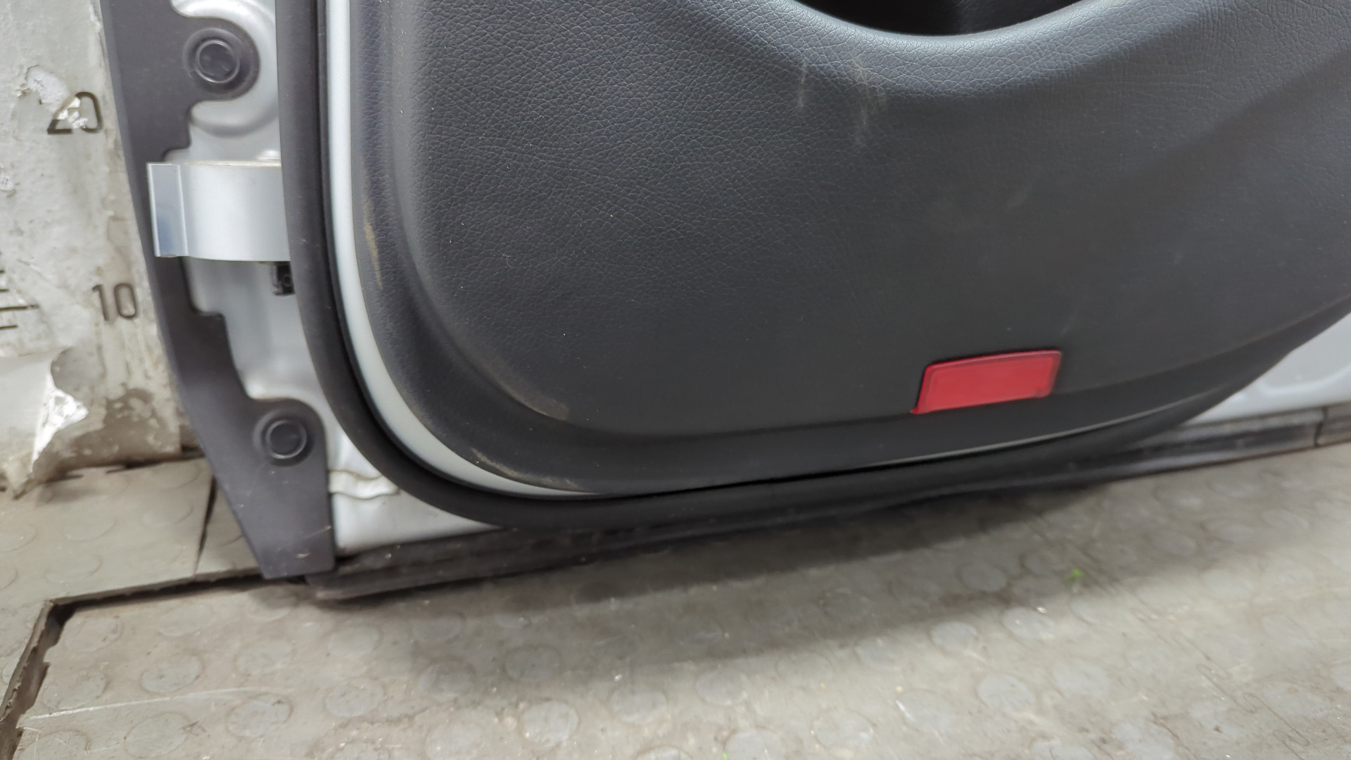 Дверь задняя правая