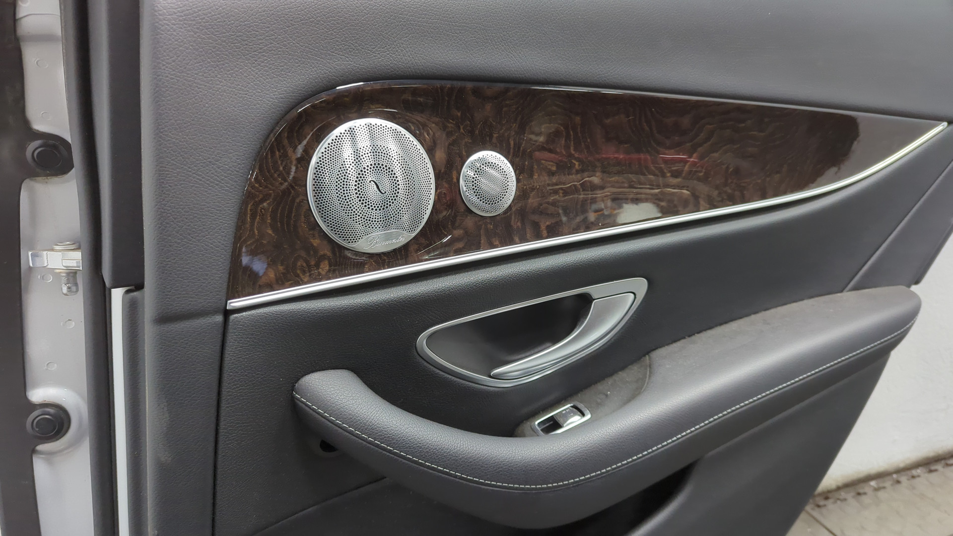 Дверь задняя правая