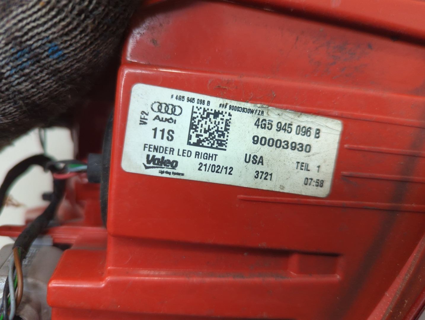 Фонарь задний правый