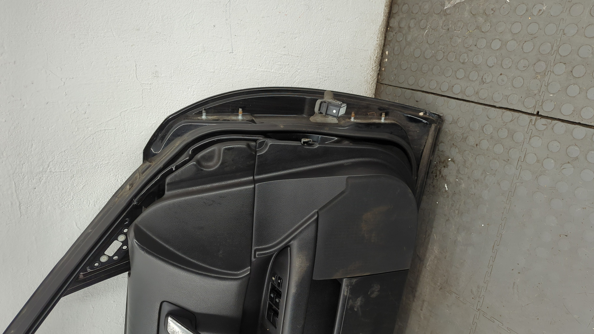 Дверь передняя левая