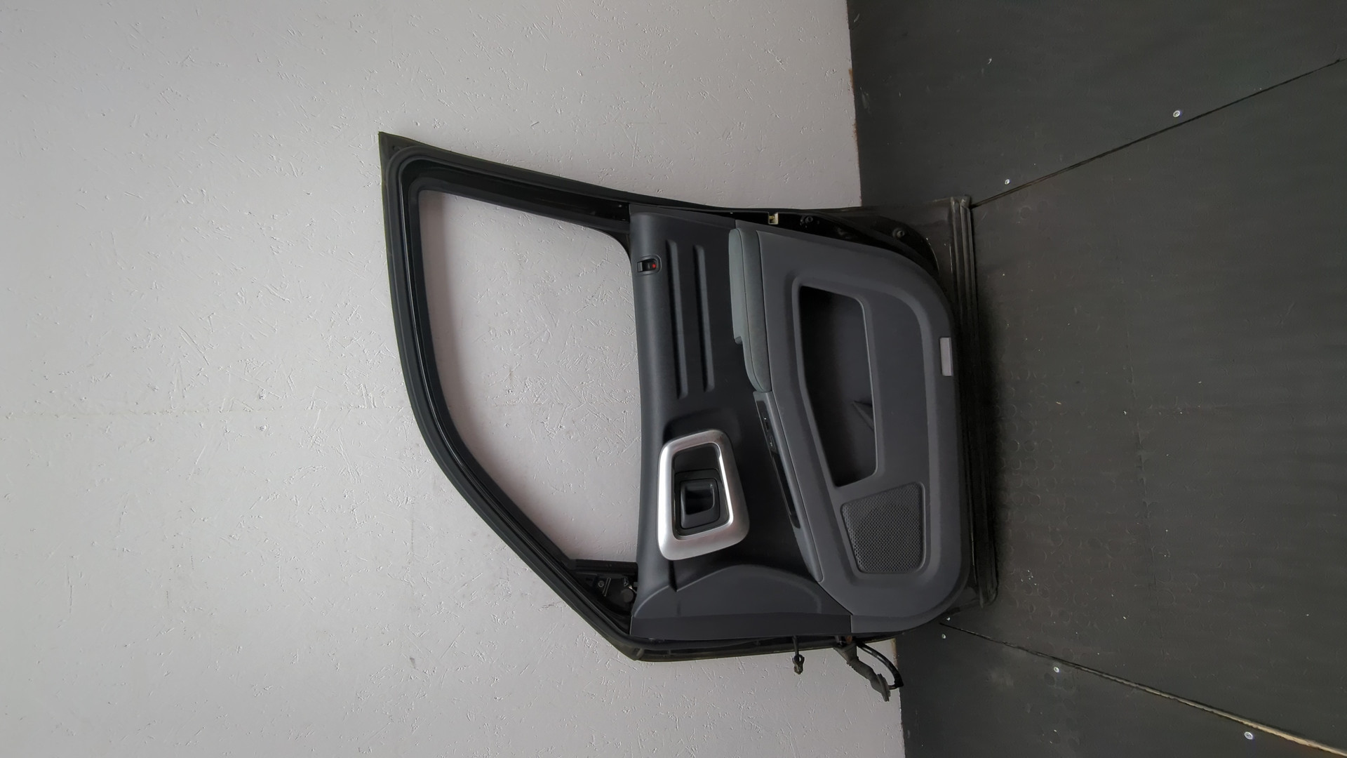 Дверь передняя правая