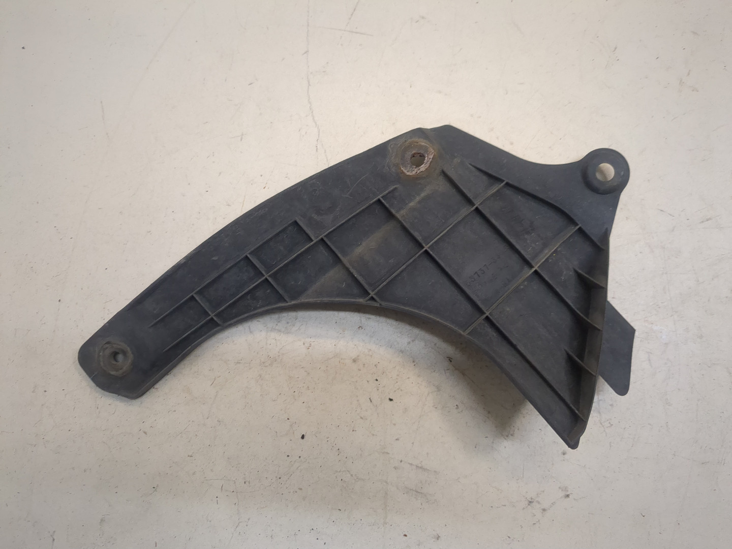 Брызговик передний левый