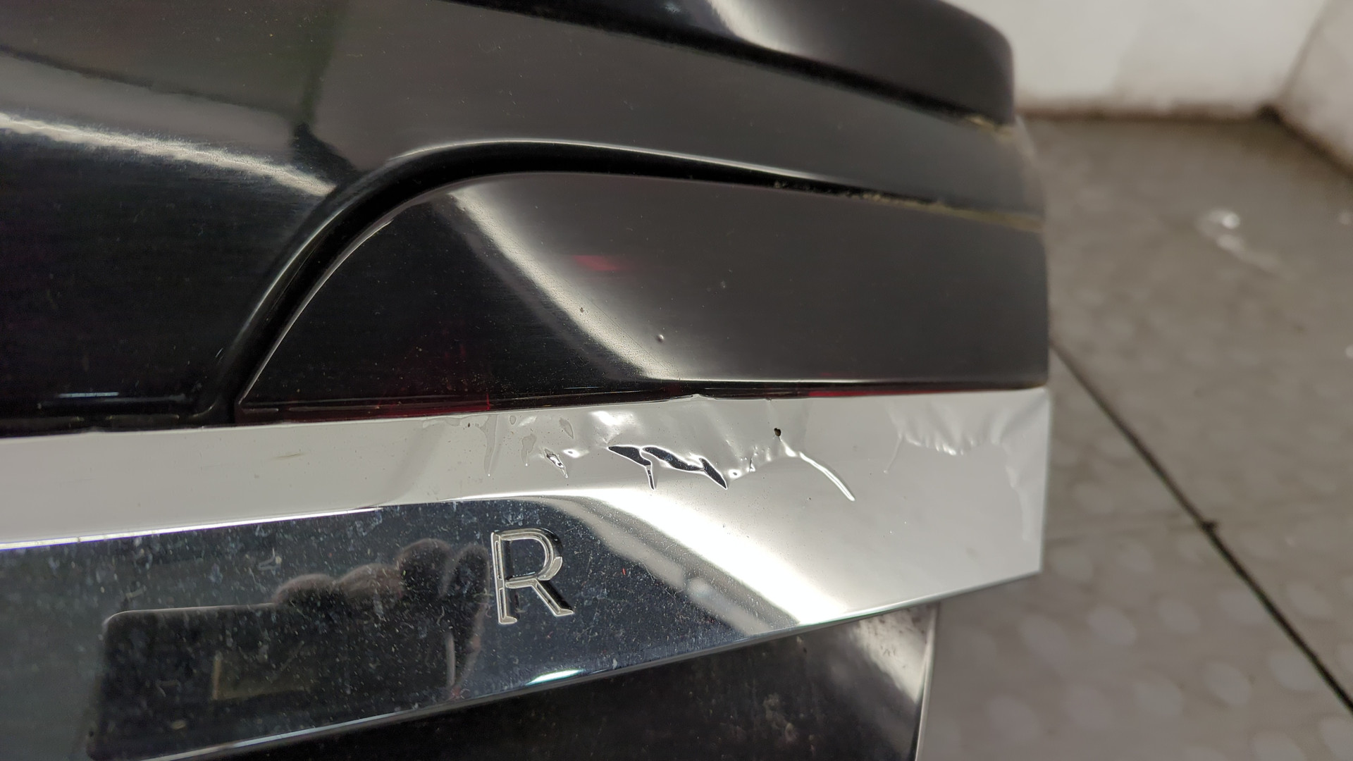 Дверь багажника