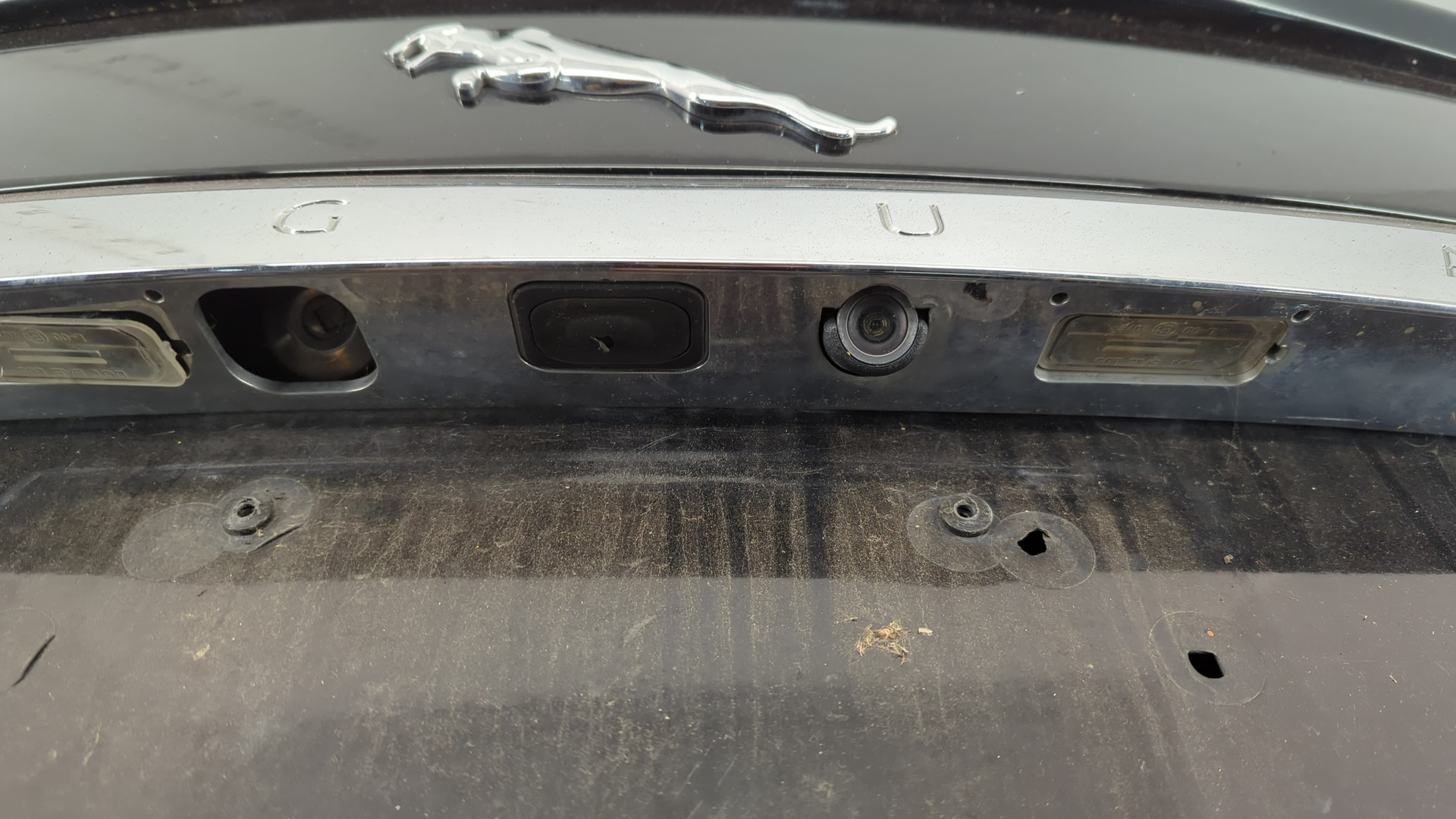 Дверь багажника