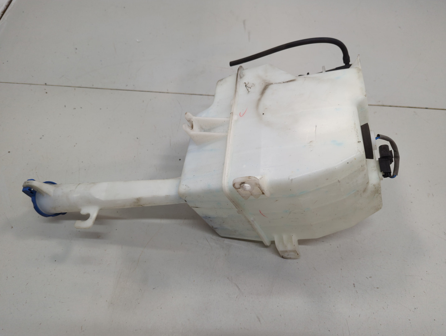 Бачок омывателя лобового стекла