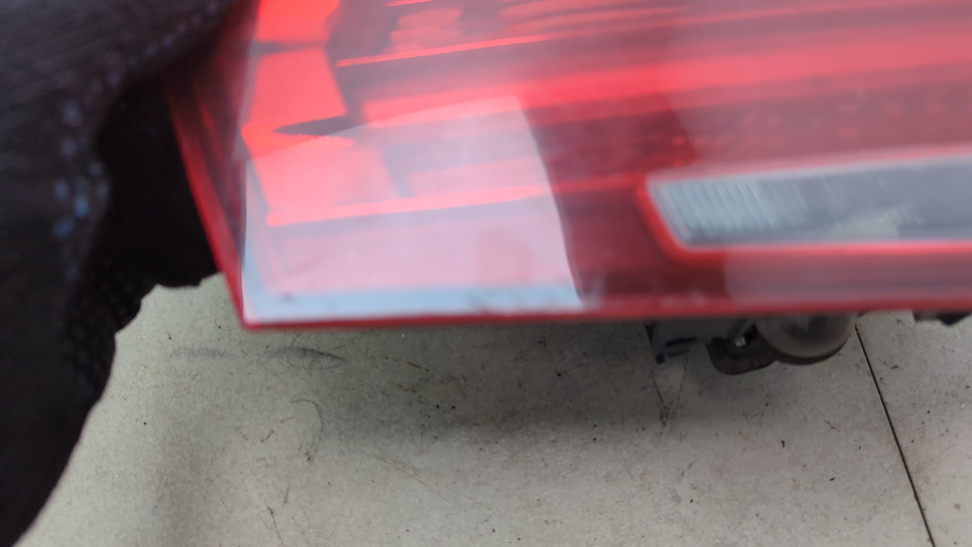 Фонарь задний внутренний левый