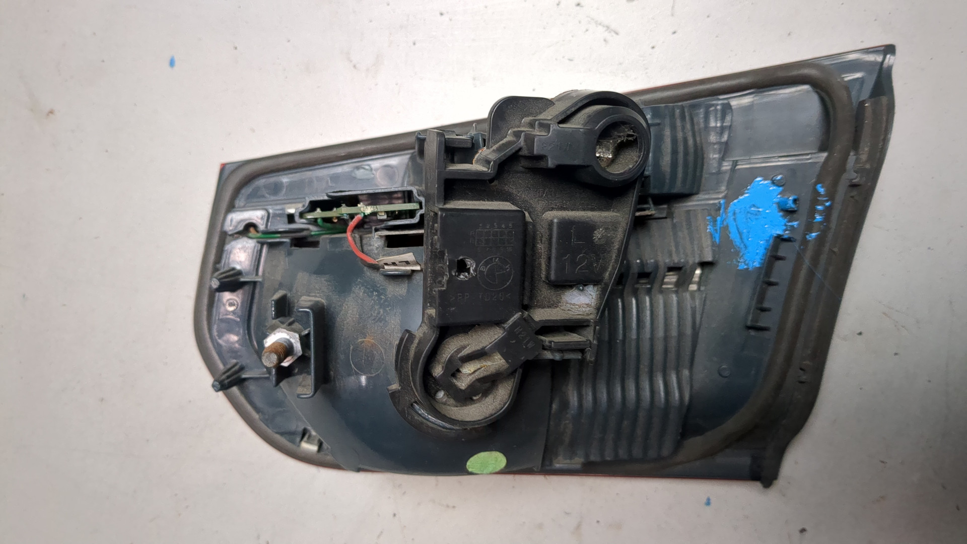 Фонарь задний внутренний левый