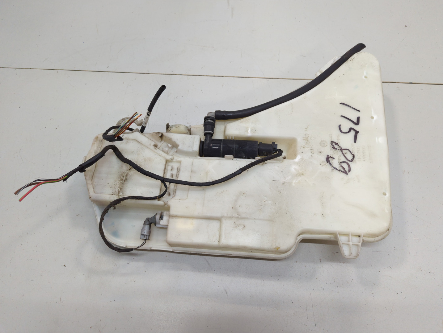 Бачок омывателя лобового стекла