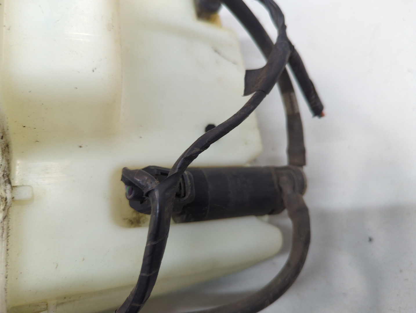 Бачок омывателя лобового стекла