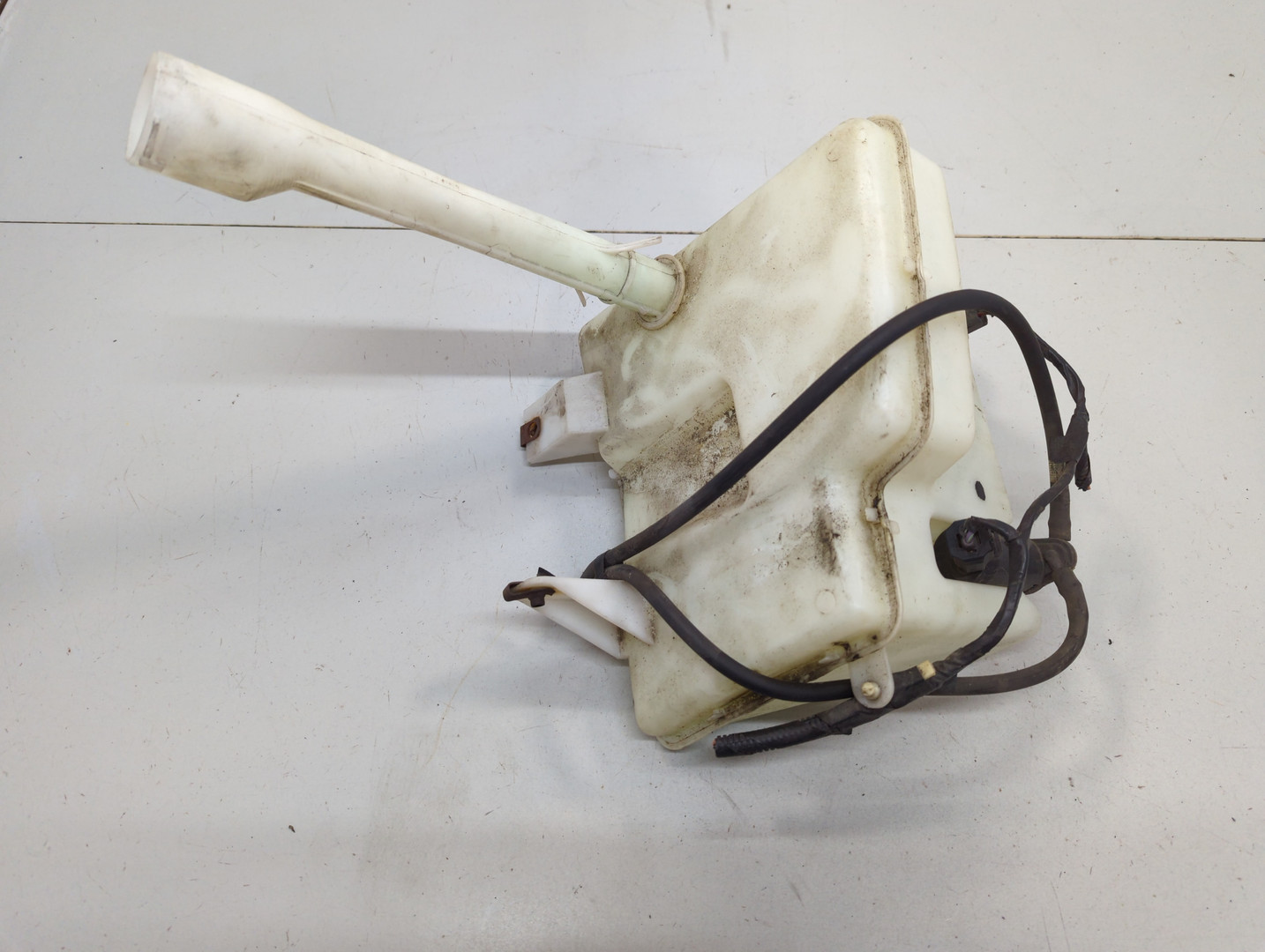 Бачок омывателя лобового стекла