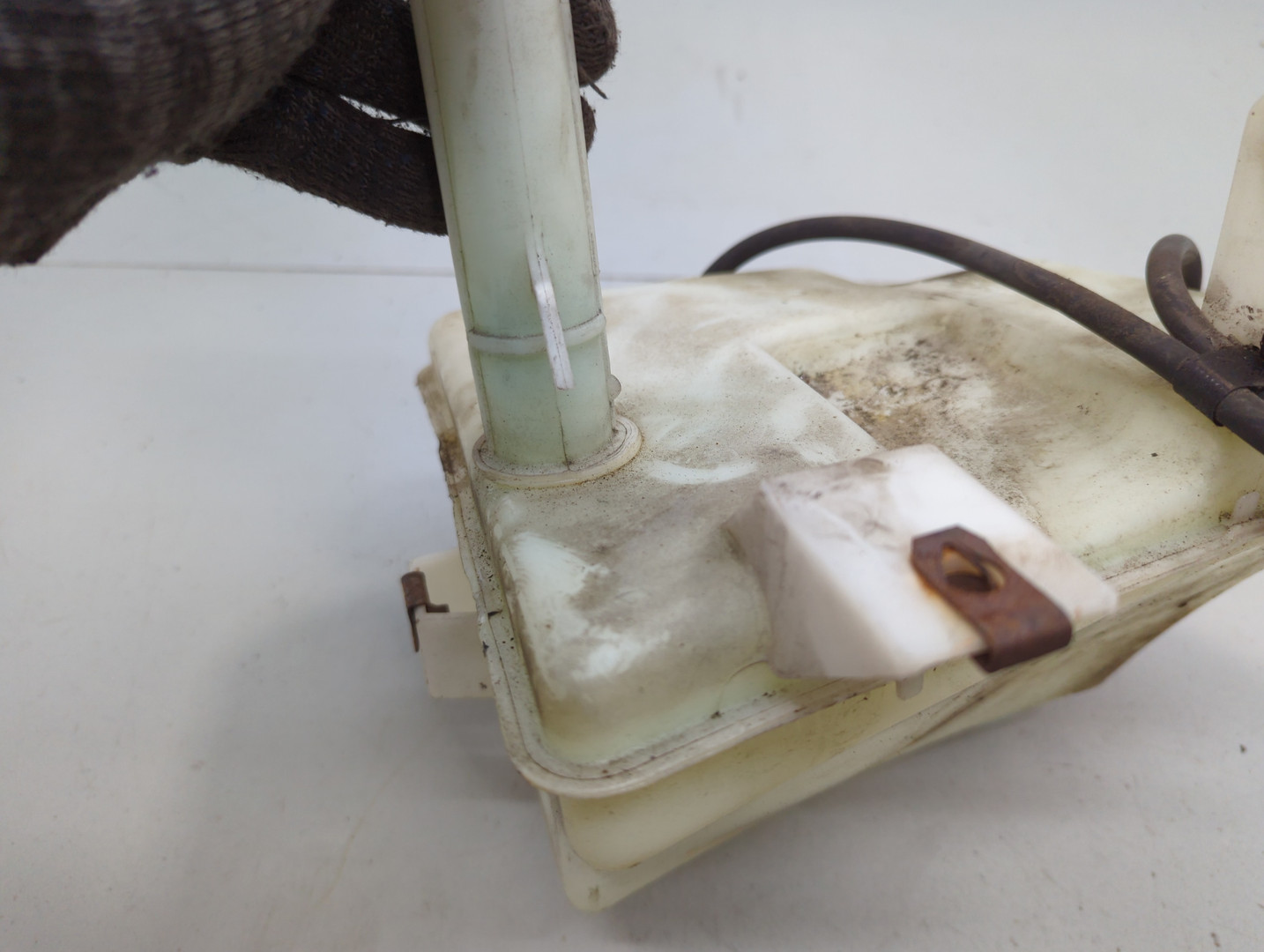 Бачок омывателя лобового стекла