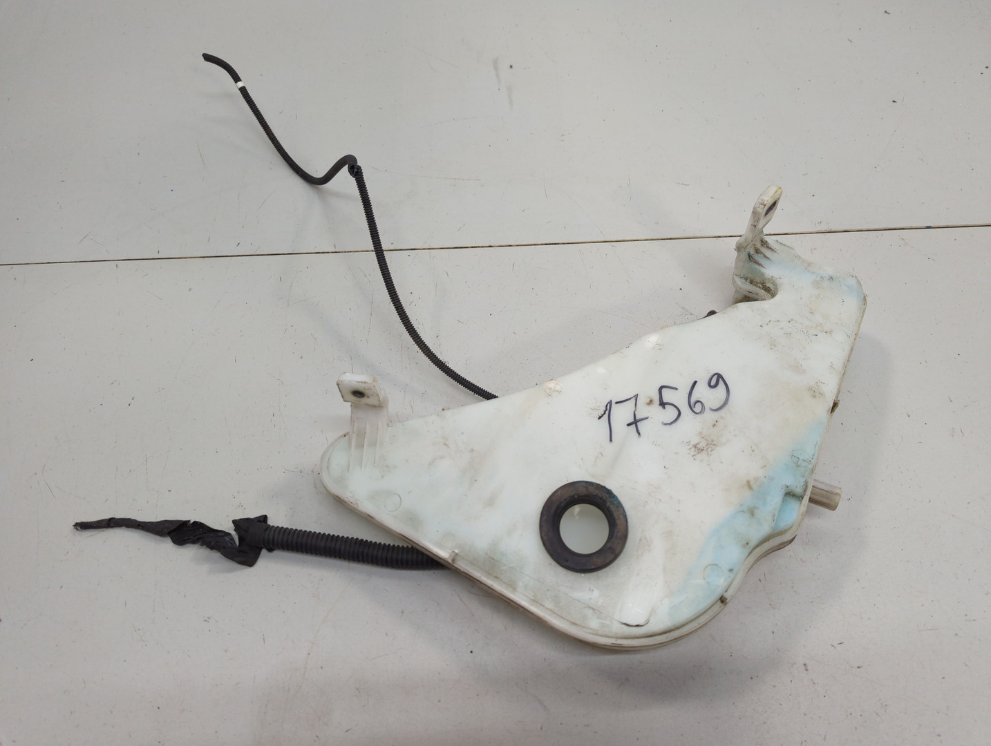 Бачок омывателя лобового стекла