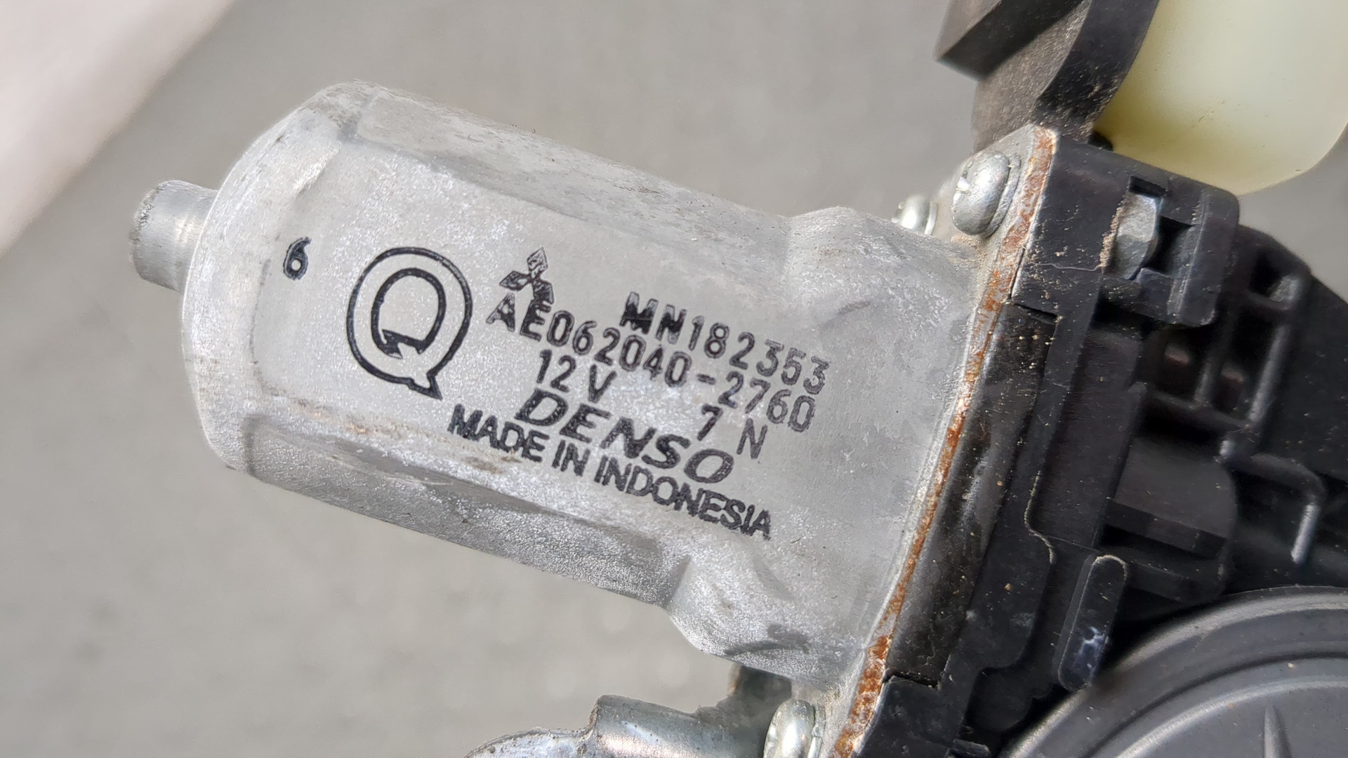 Стеклоподъемник электр. передний левый