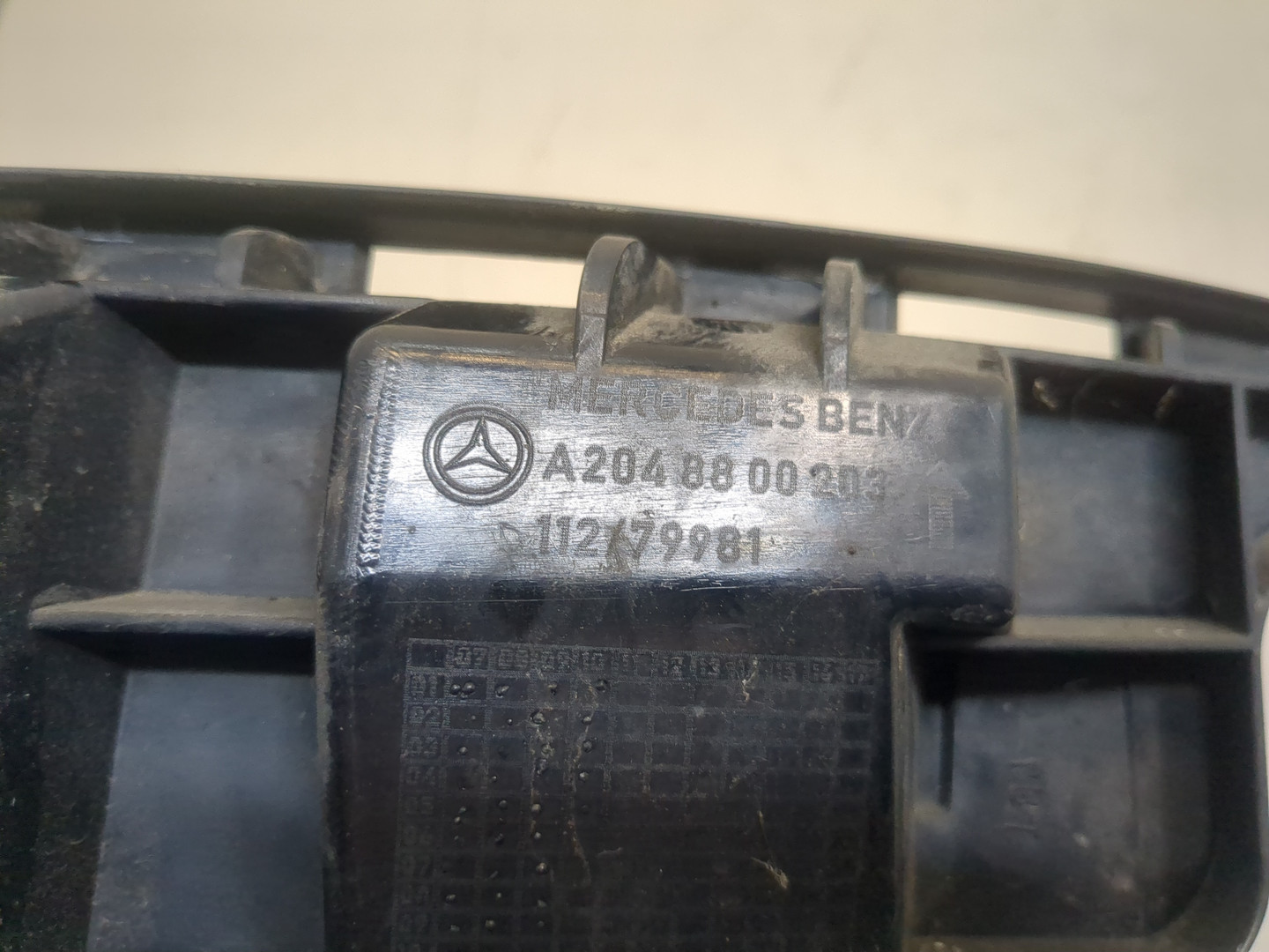 Кронштейн заднего бампера правый