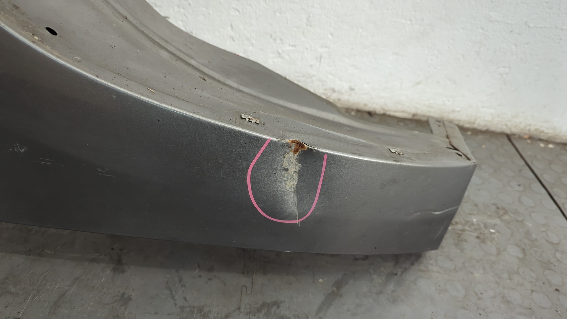 Крыло переднее правое