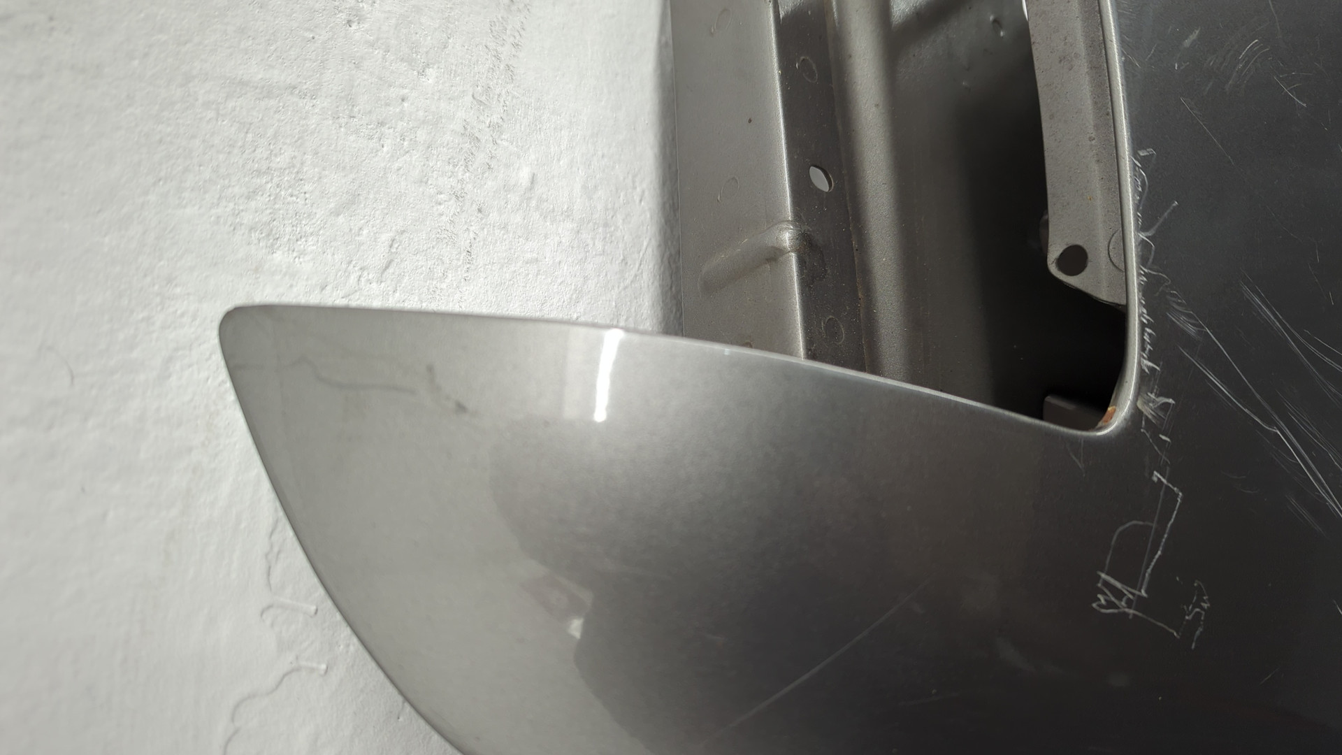 Крыло переднее правое