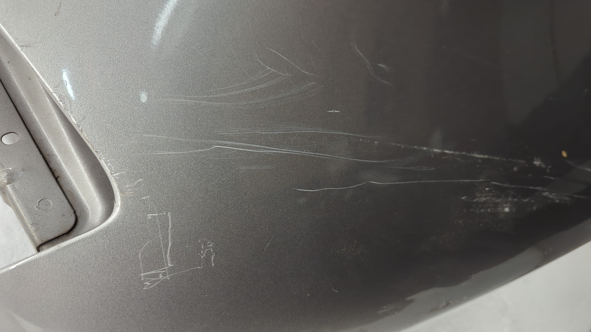 Крыло переднее правое