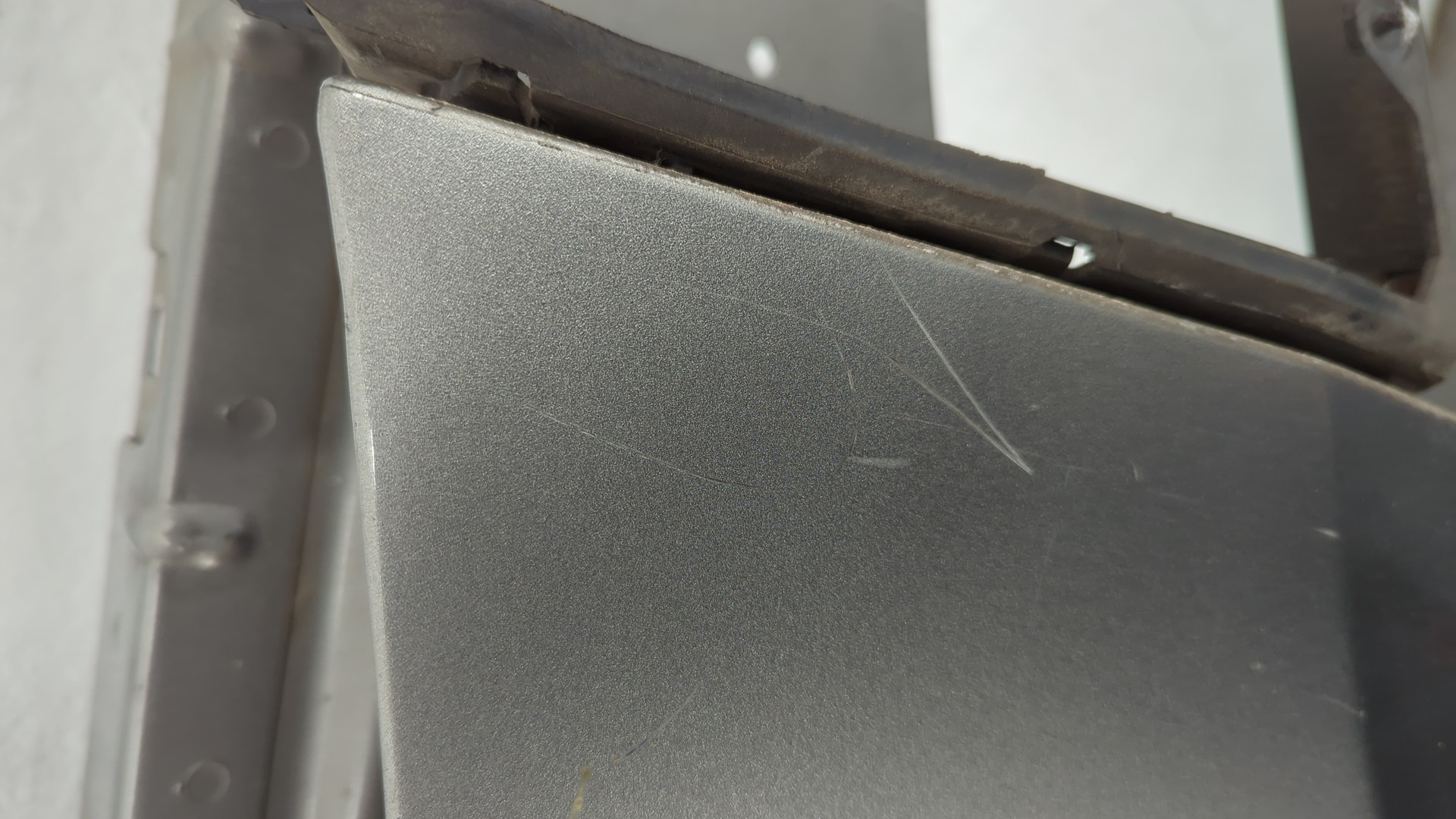 Крыло переднее правое