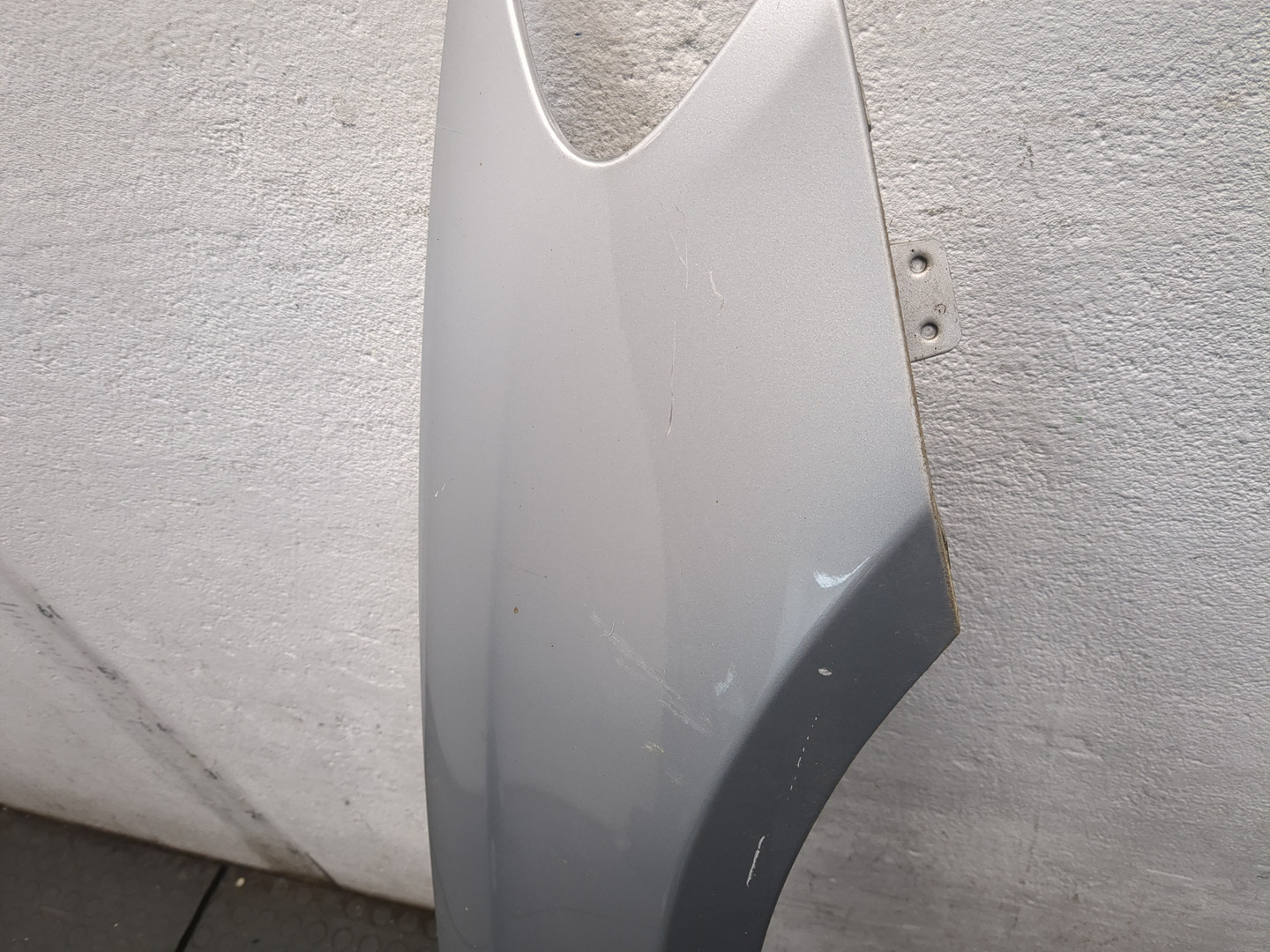 Крыло переднее правое