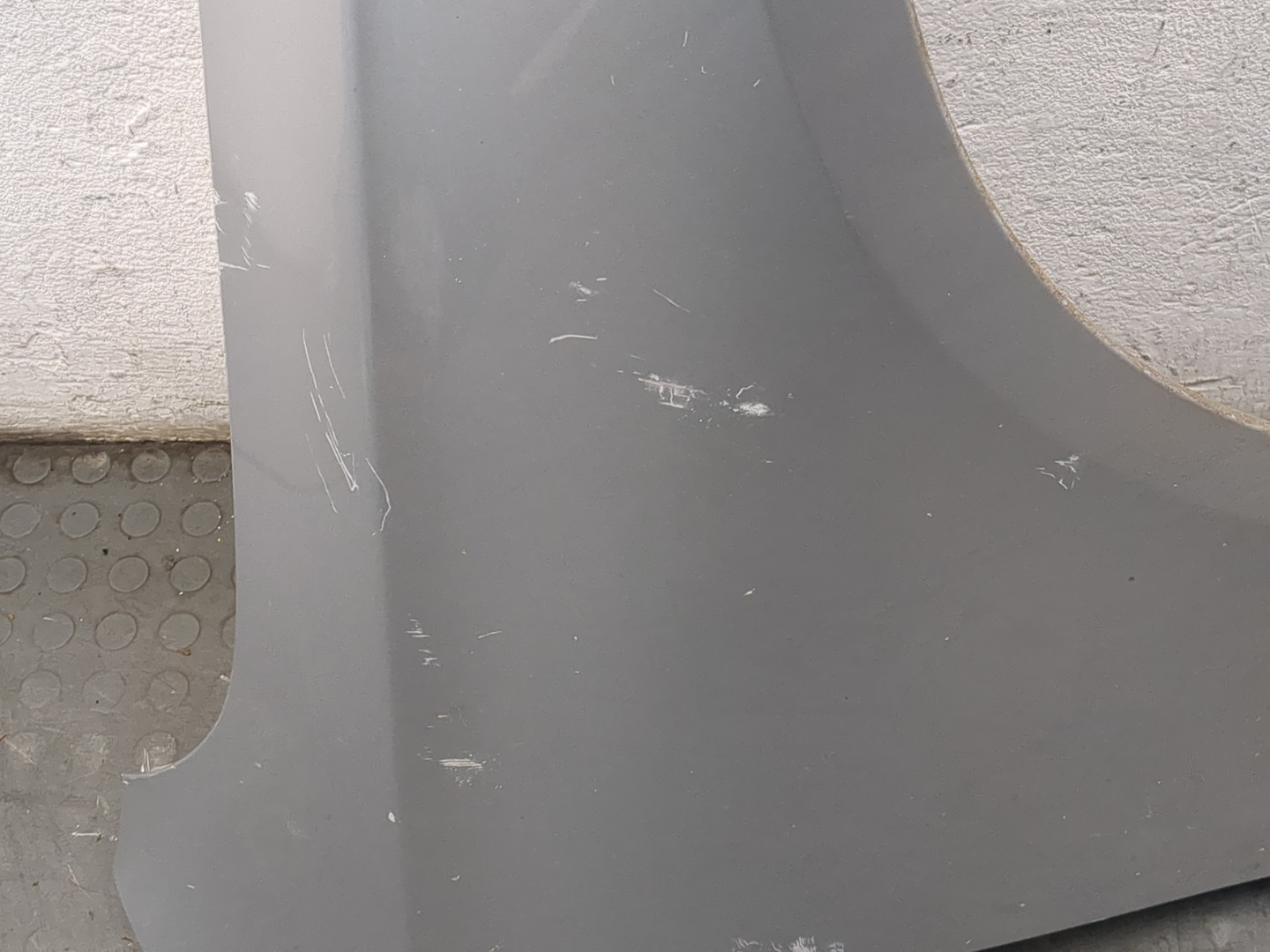 Крыло переднее правое