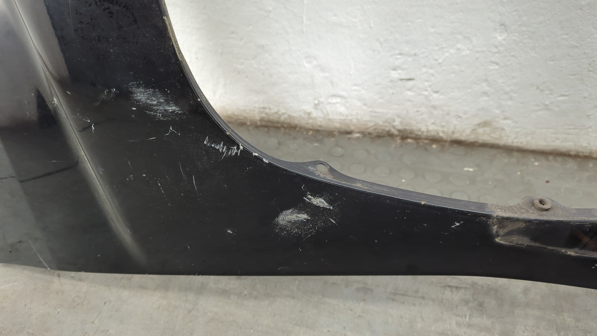 Крыло переднее правое