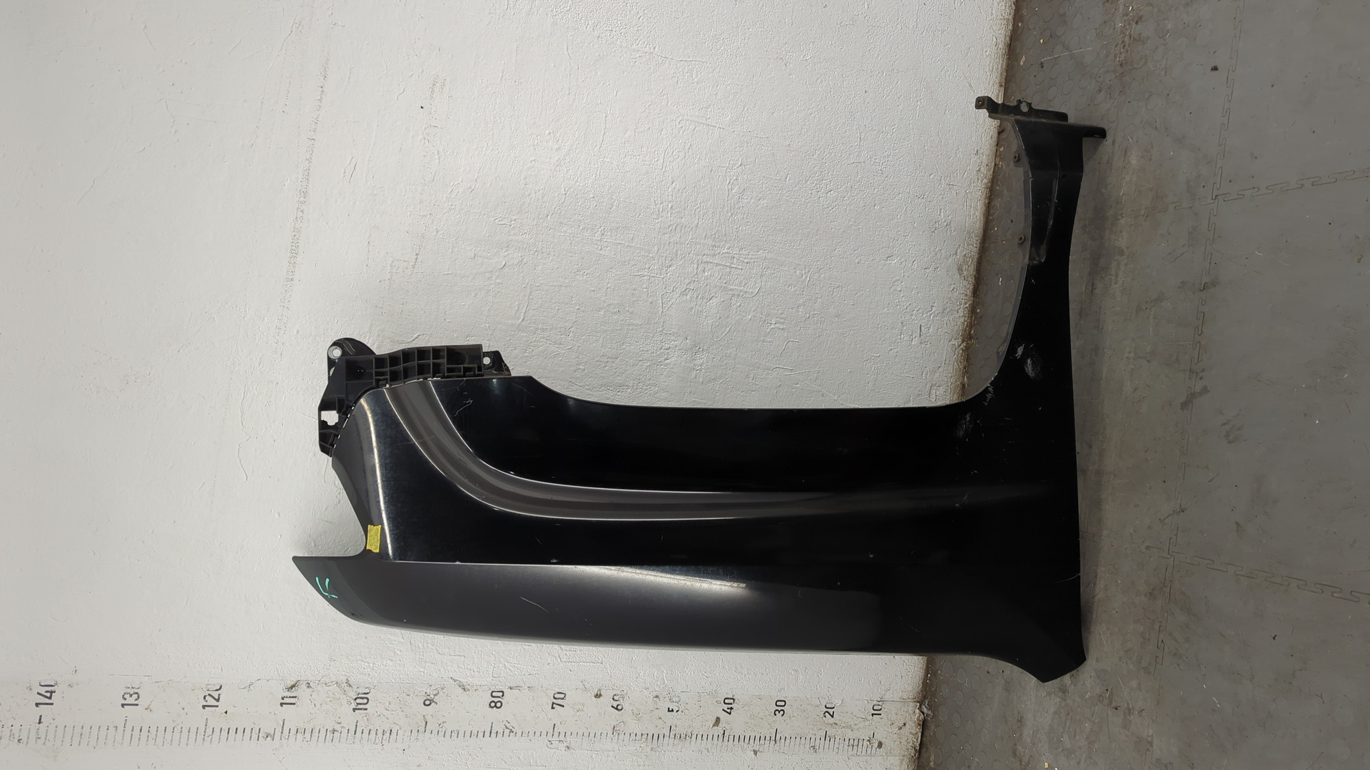 Крыло переднее правое