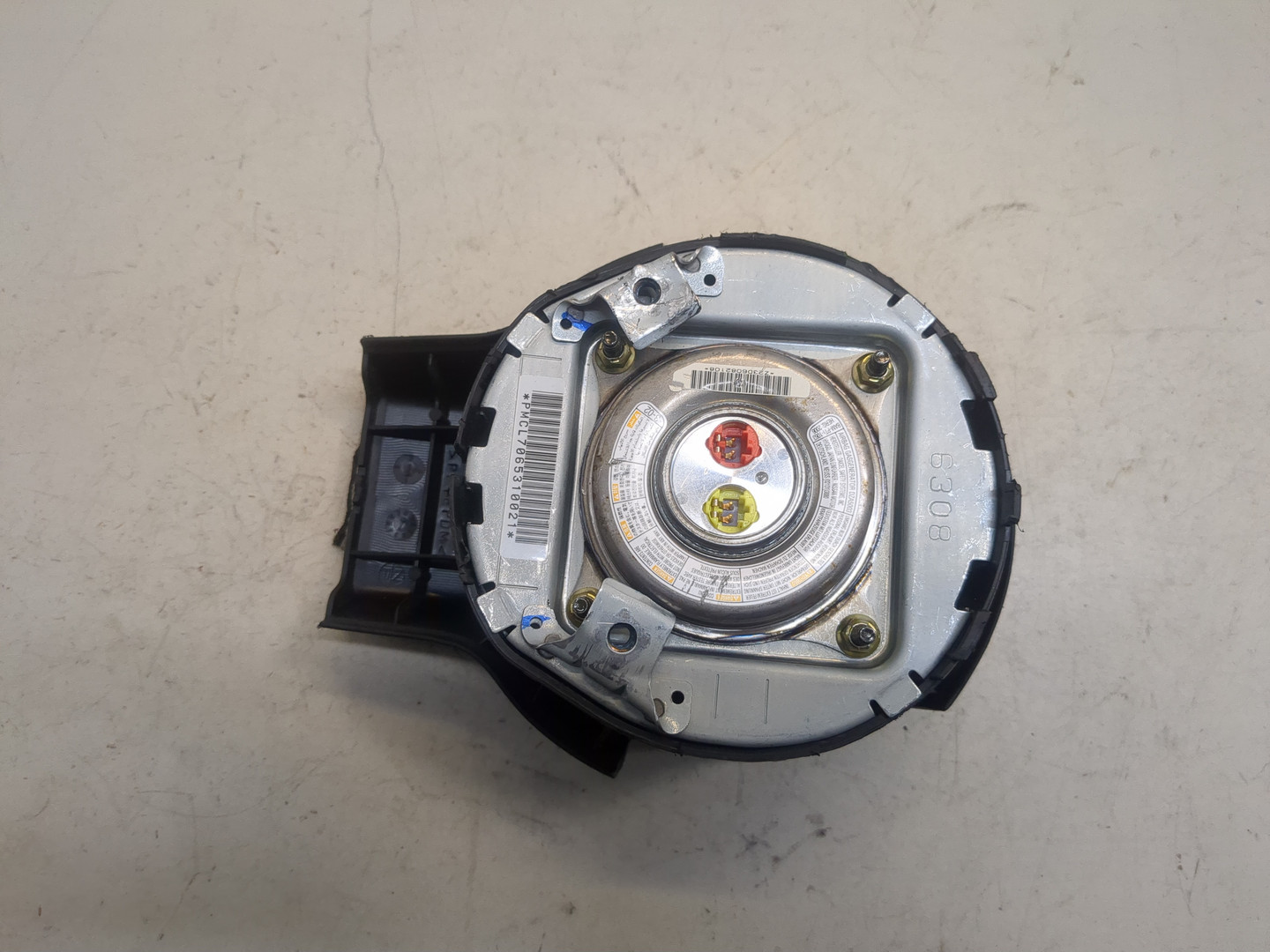 Подушка безопасности в рулевое колесо