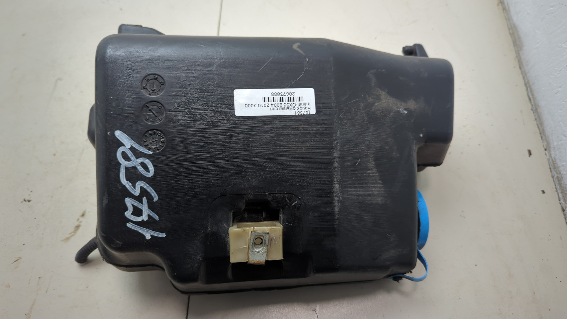 Бачок омывателя лобового стекла