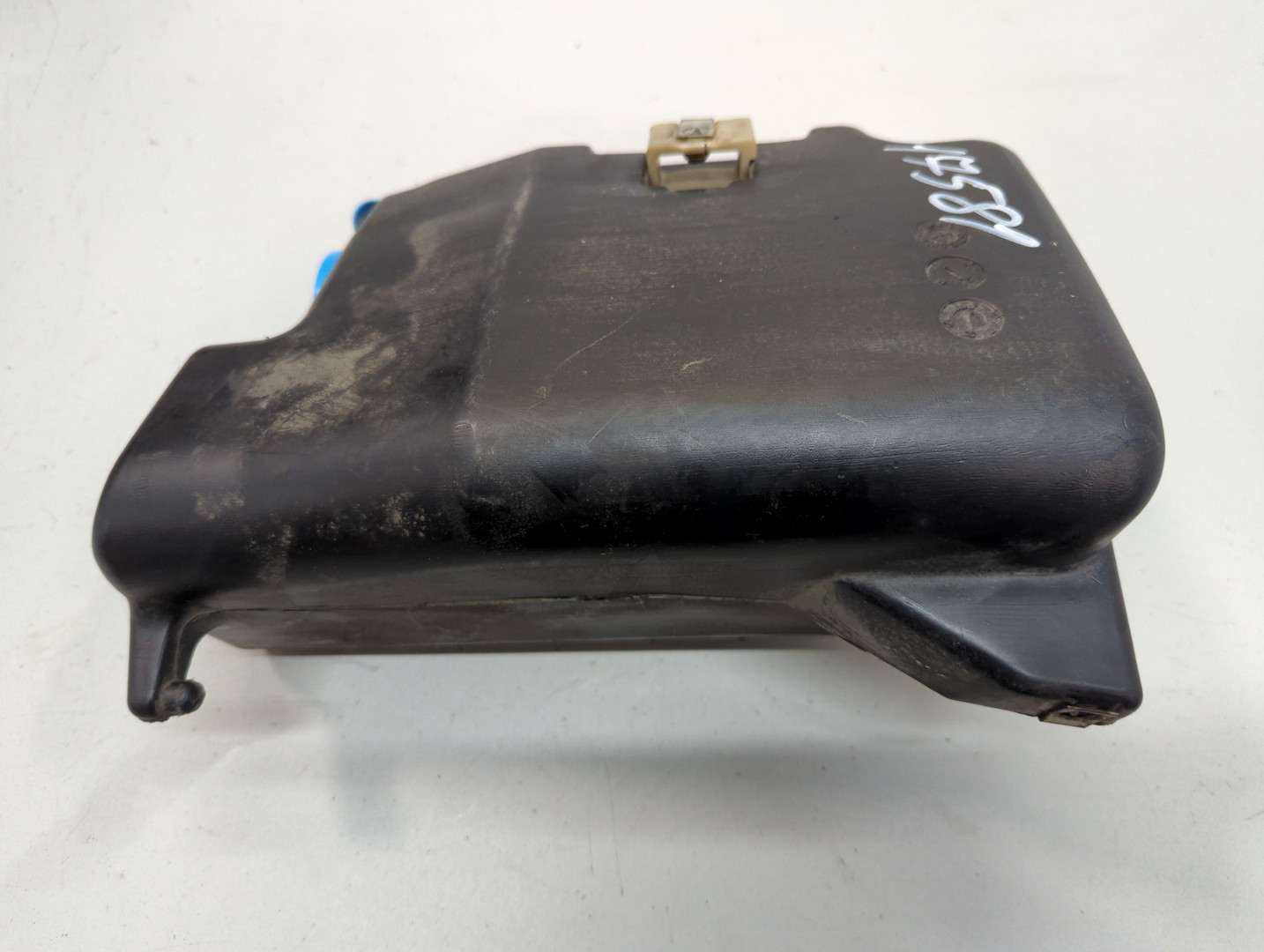 Бачок омывателя лобового стекла