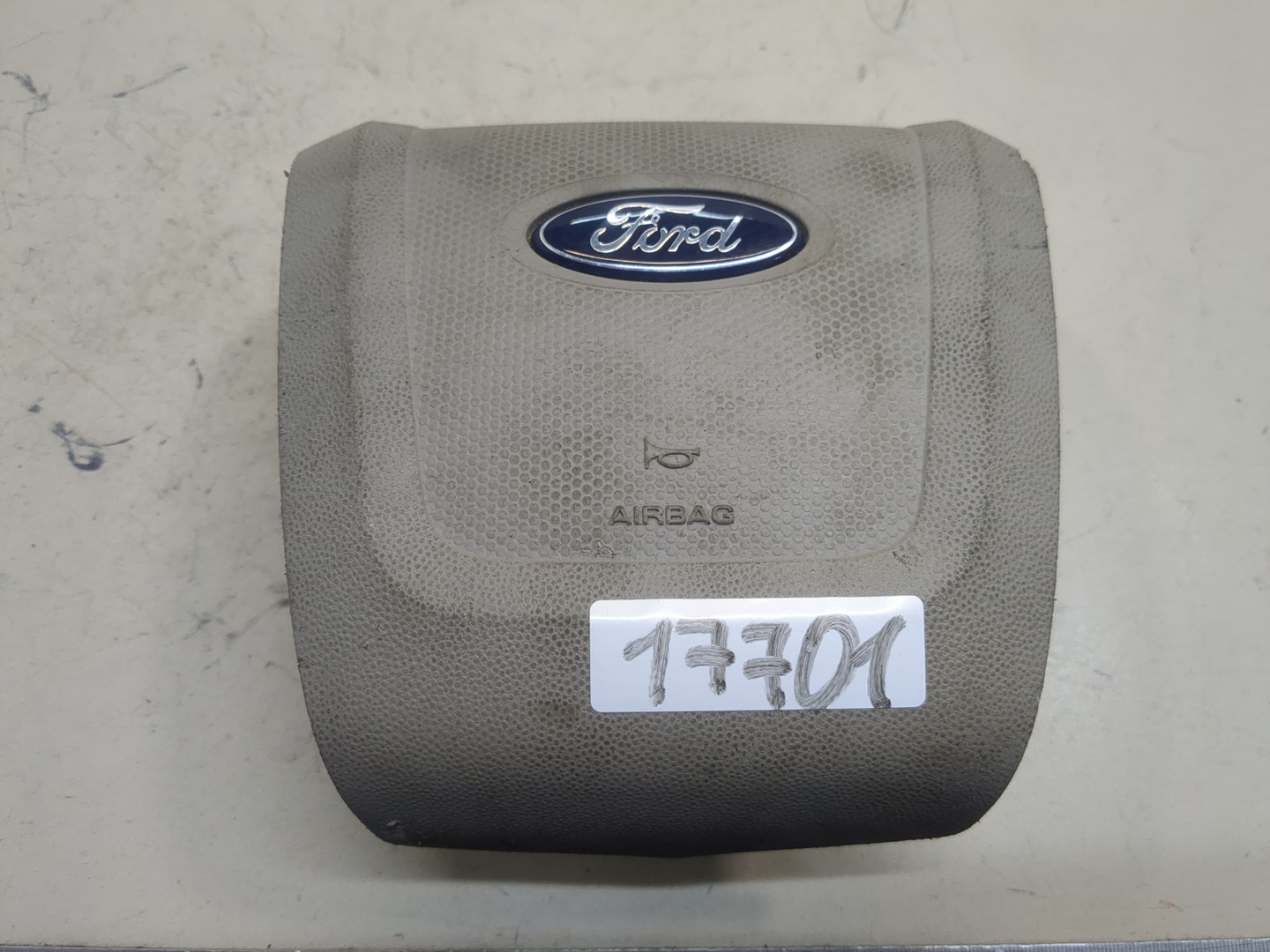 Подушка безопасности в рулевое колесо