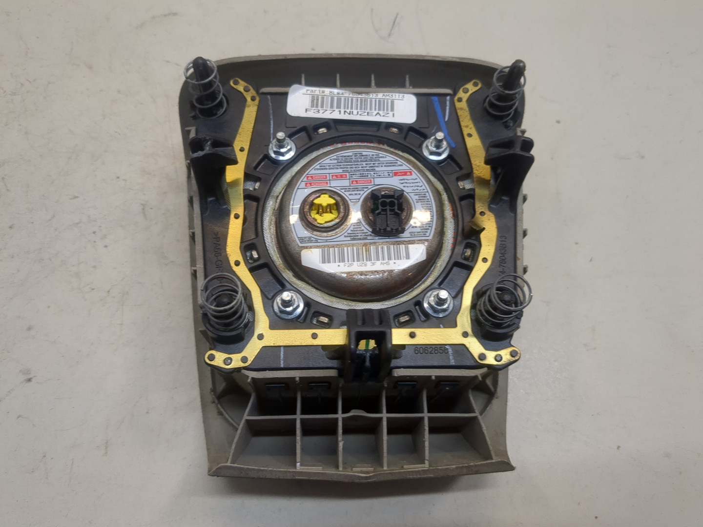 Подушка безопасности в рулевое колесо